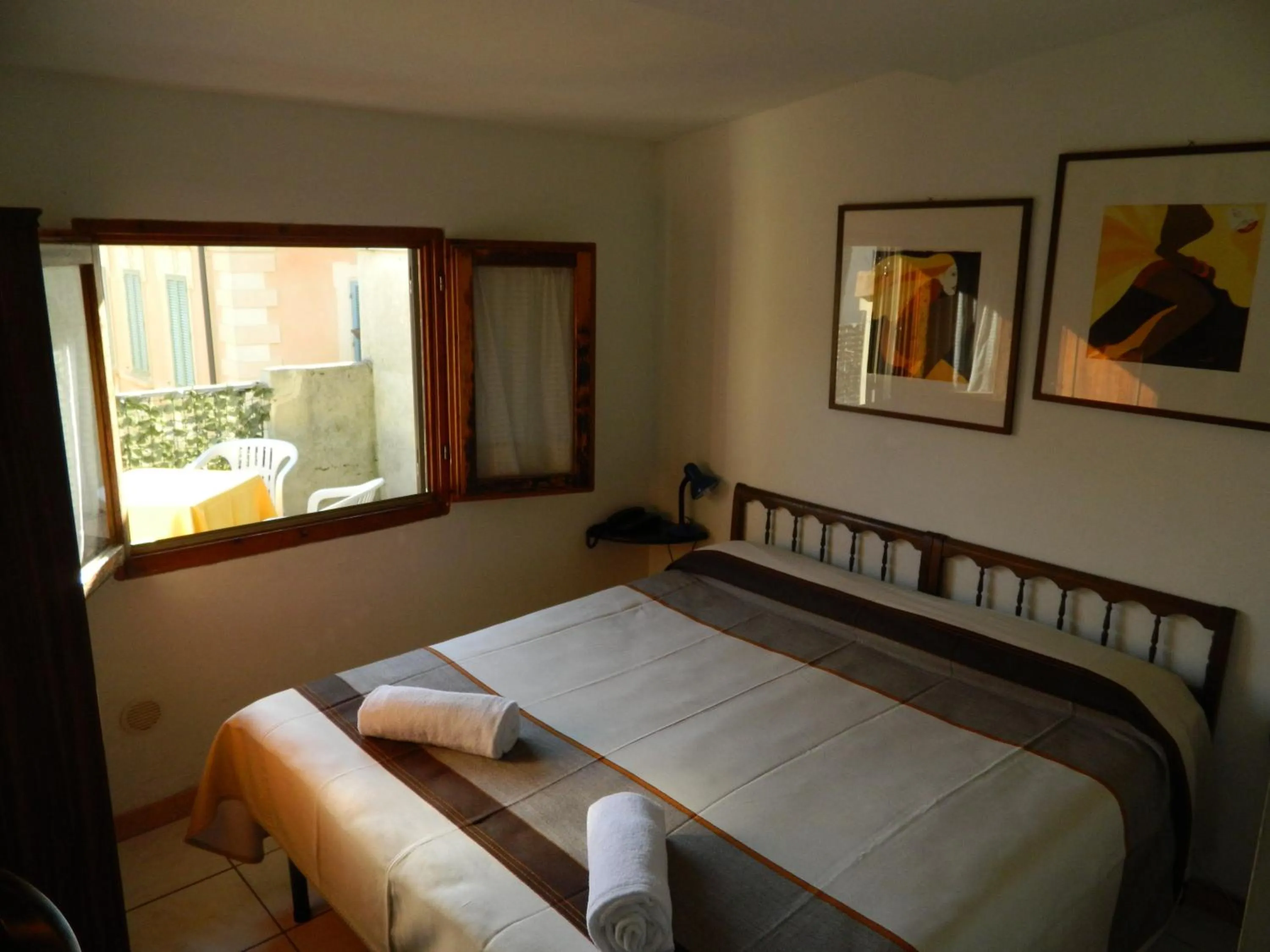 Balcony/Terrace, Bed in Hotel Ely