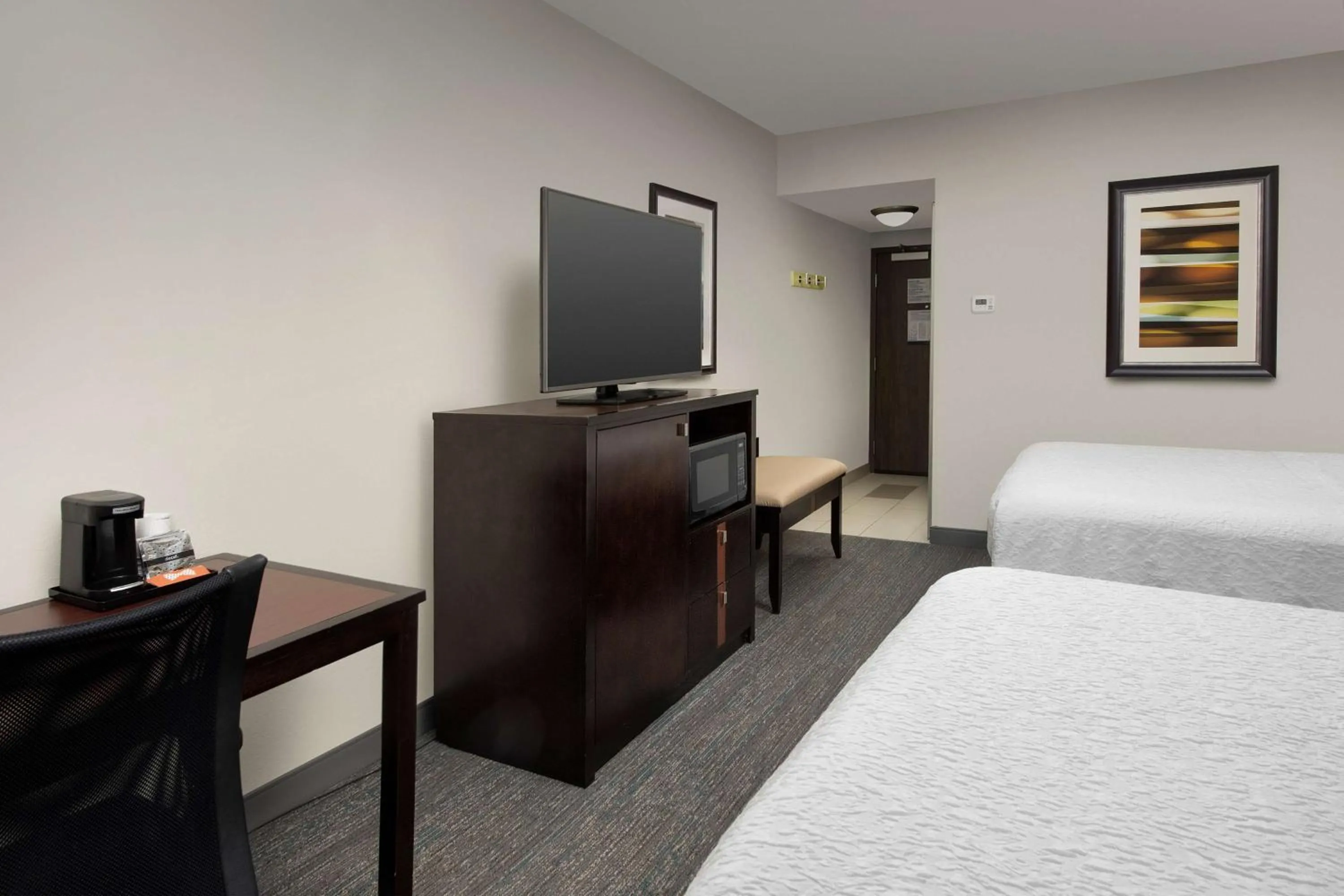 Bedroom, Bed in Hampton Inn & Suites Alpharetta-Windward