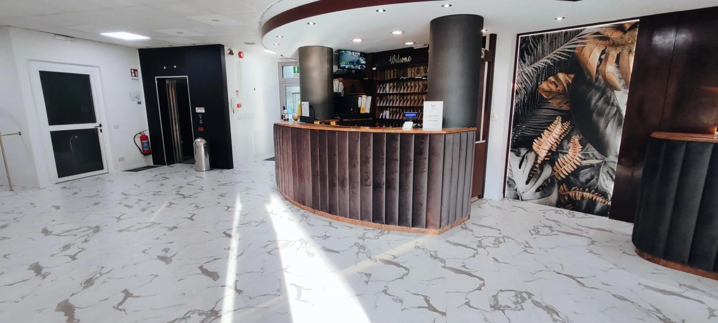Lobby or reception in Hotel Everest Arco