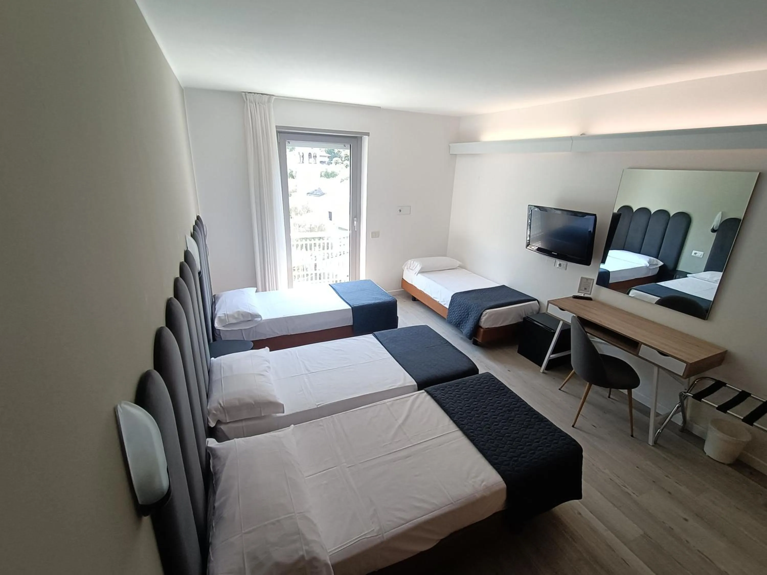 Bedroom, Bed in Hotel Everest Arco