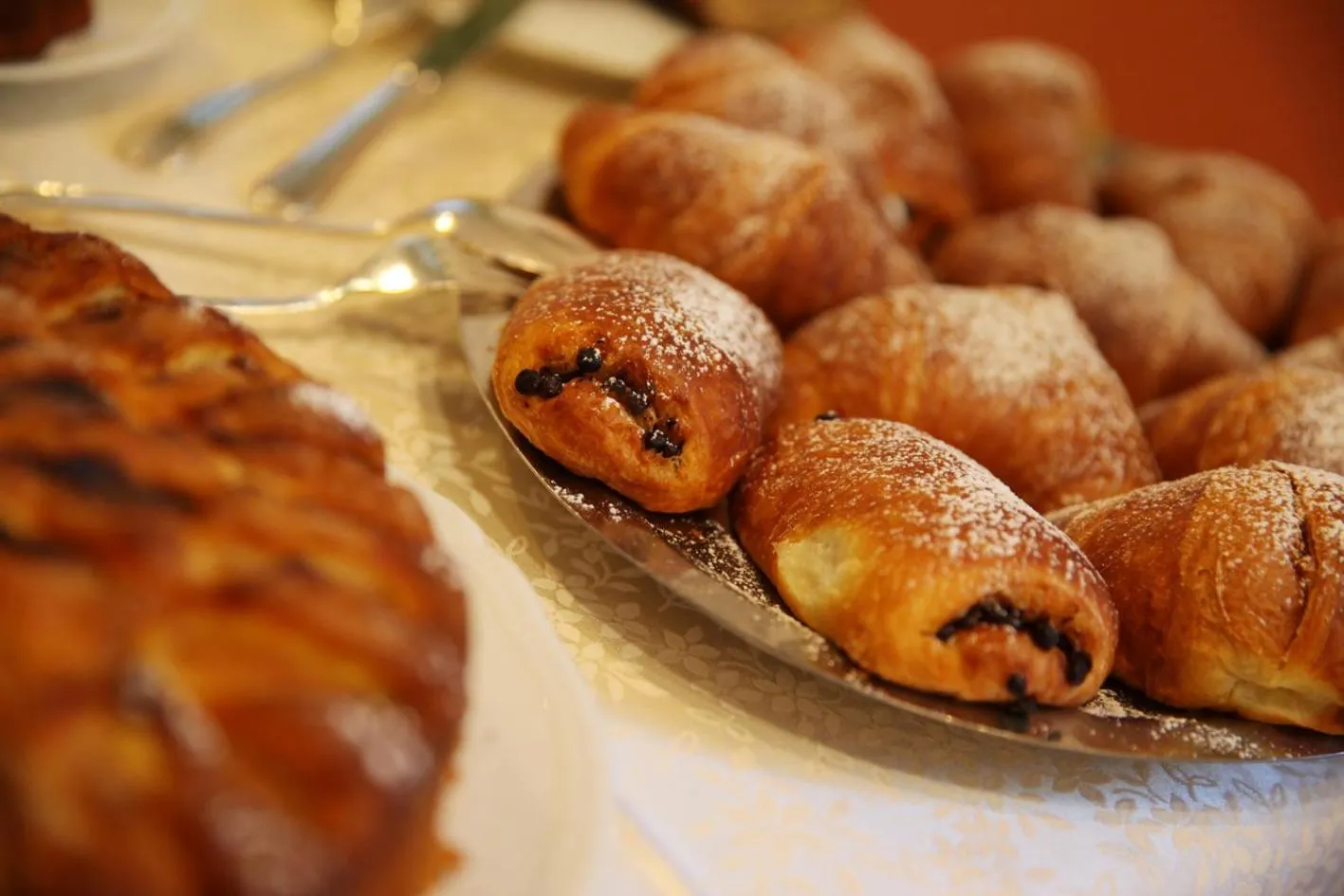 Buffet breakfast in Albergo al Cervo - Gasthof zum Hirschen