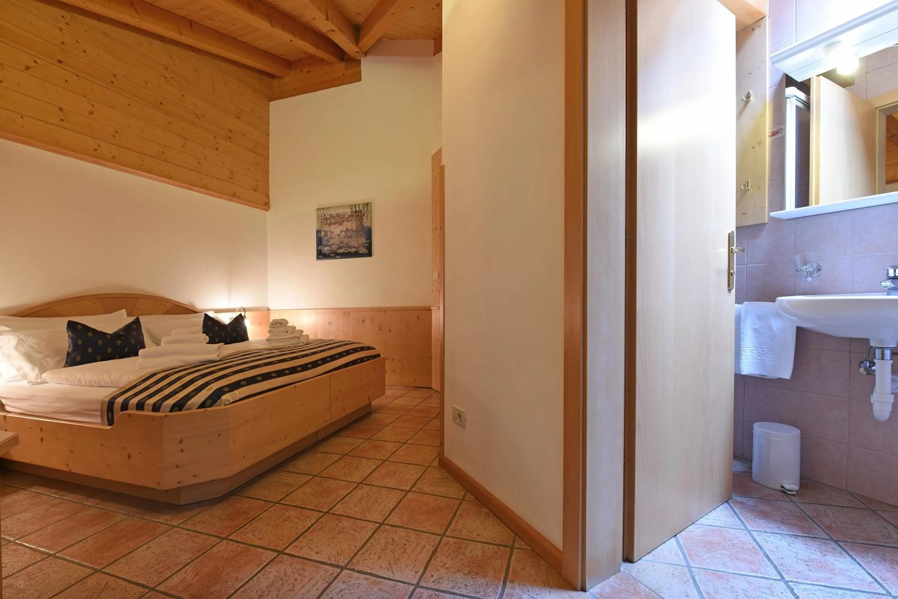 Bathroom, Bed in Alpin-Residence Amadeus