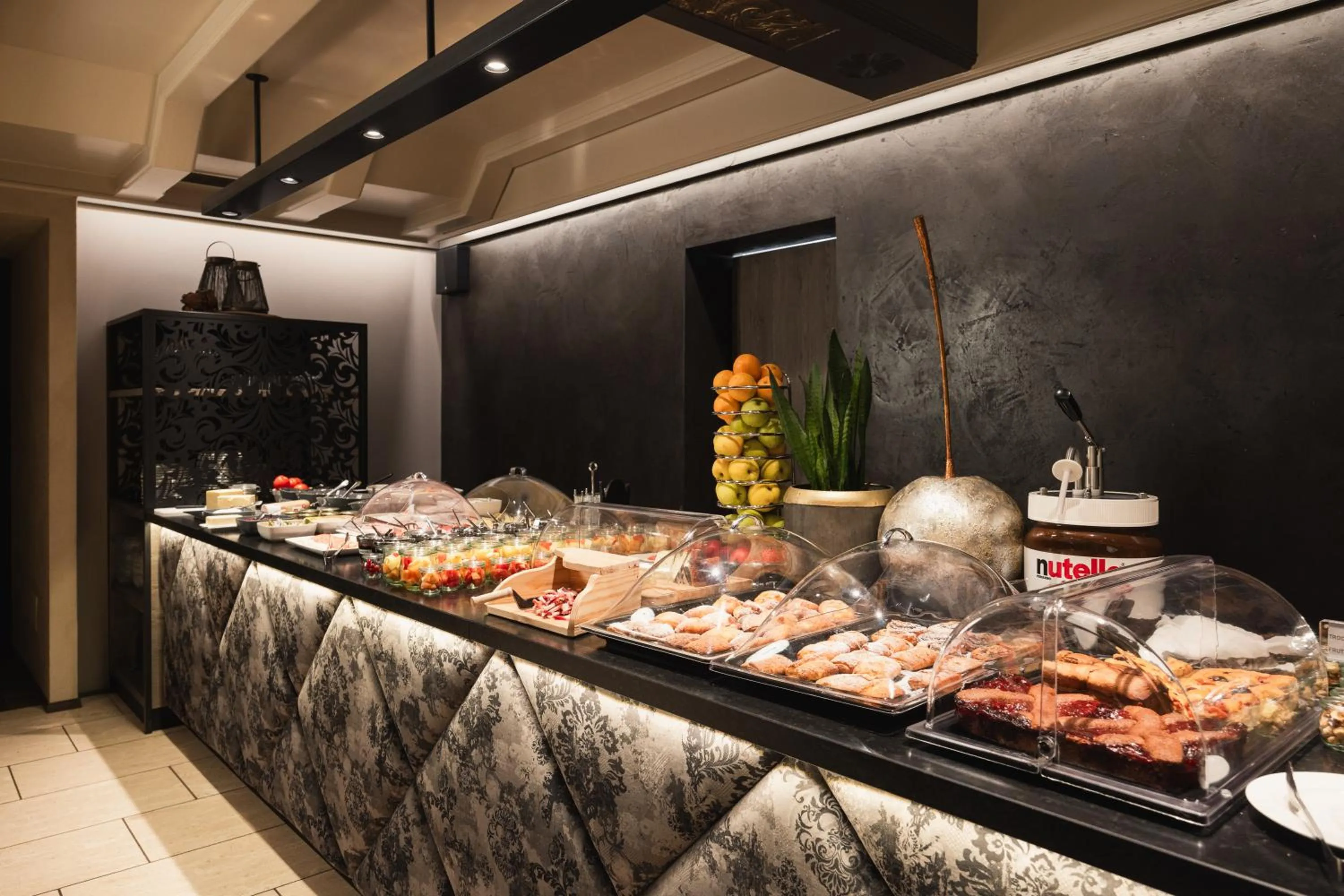 Restaurant/places to eat in Das Mondschein