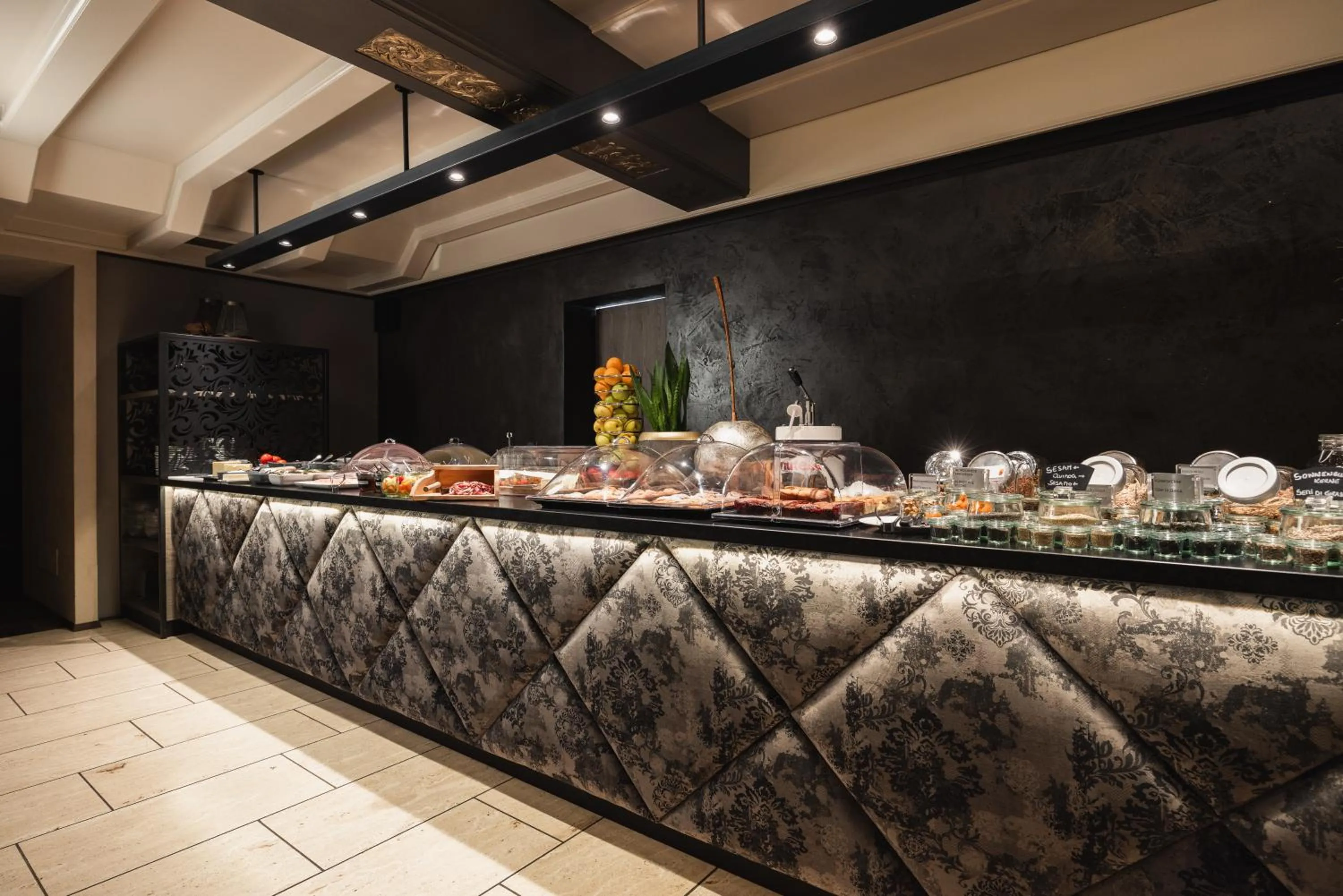 Restaurant/places to eat in Das Mondschein