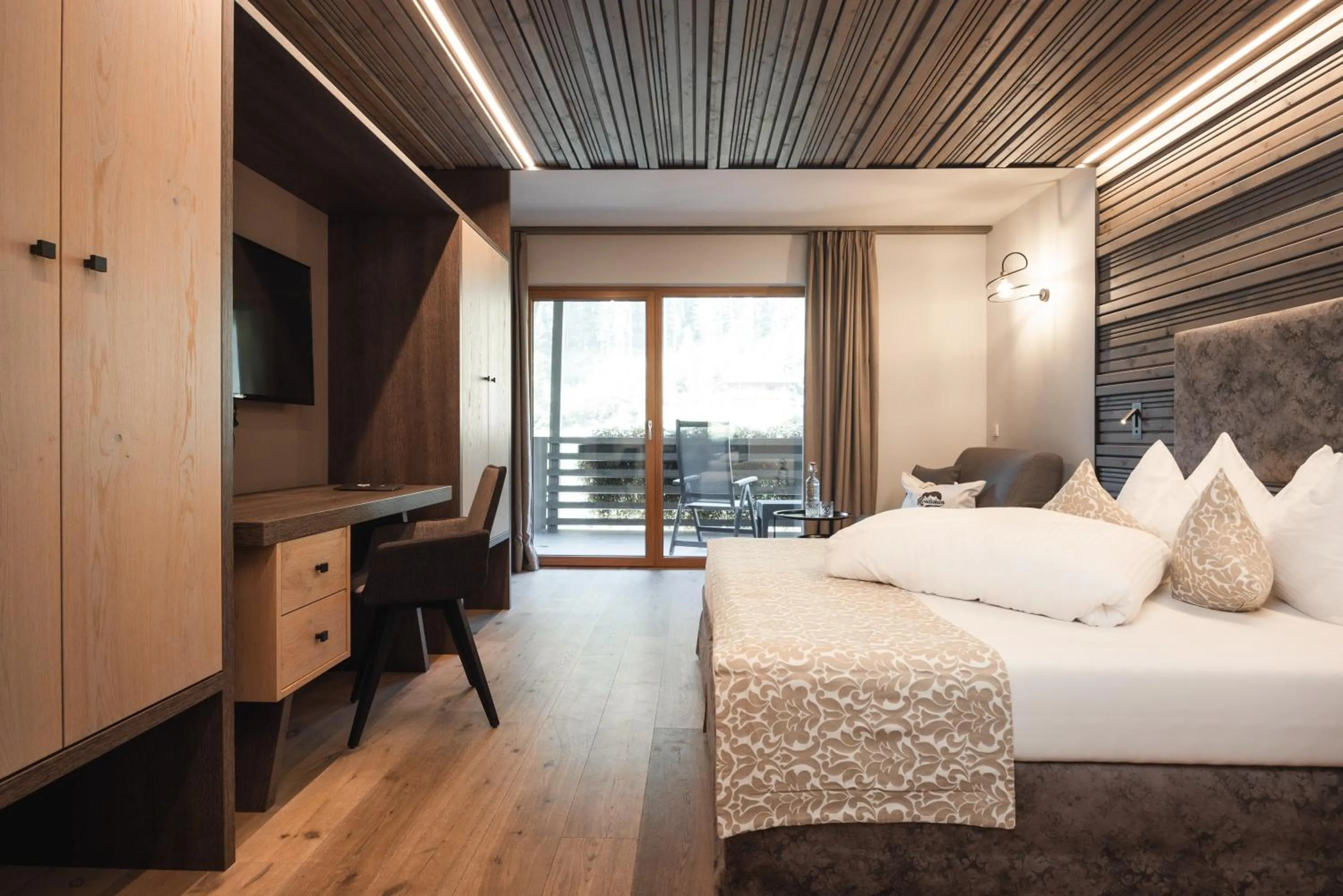 Photo of the whole room, Bed in Das Mondschein