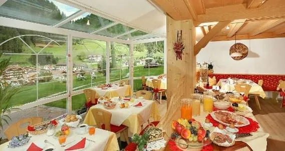 Buffet breakfast in Garni la Bercia