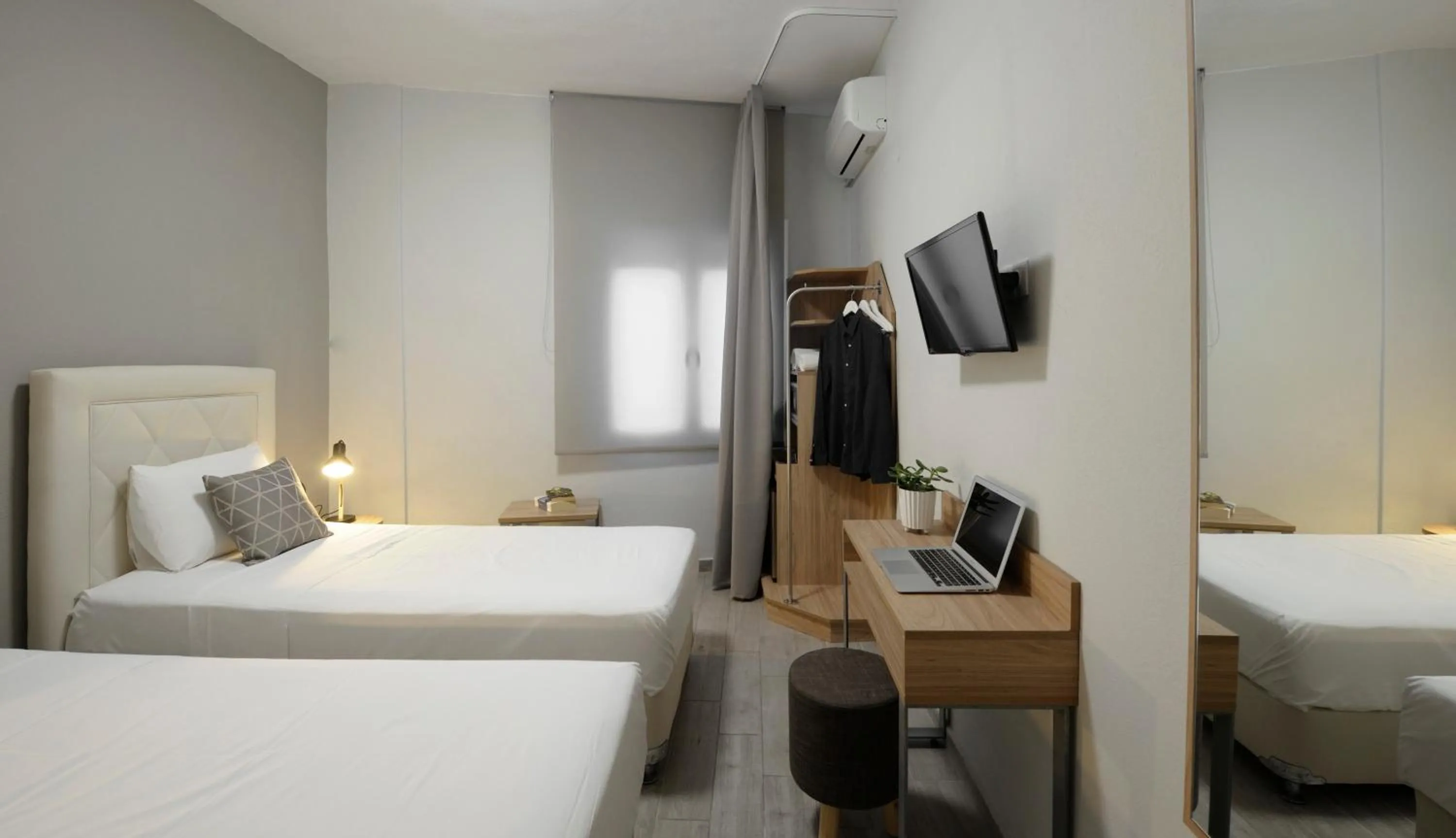 Bedroom, Bed in Skianthion