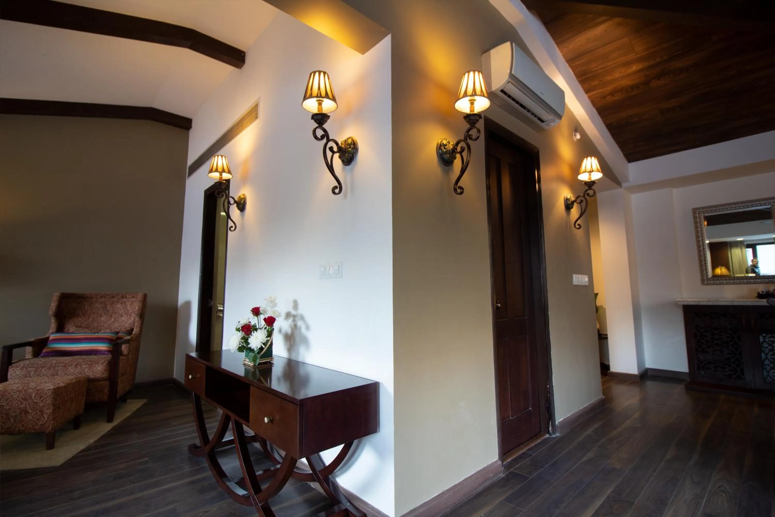 Living room, Bed in Rock Manali by Vivaan