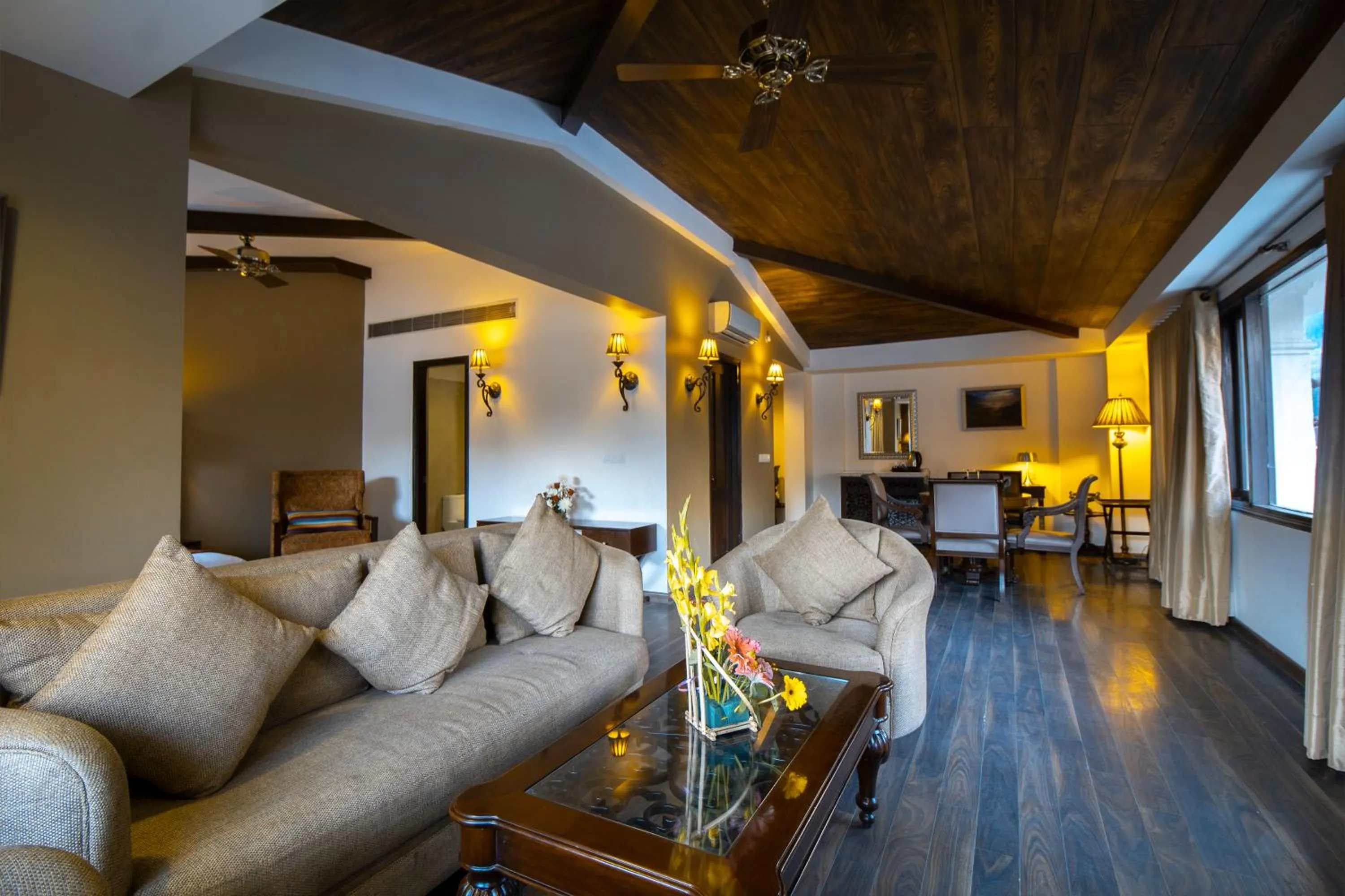 Lobby or reception in Rock Manali by Vivaan