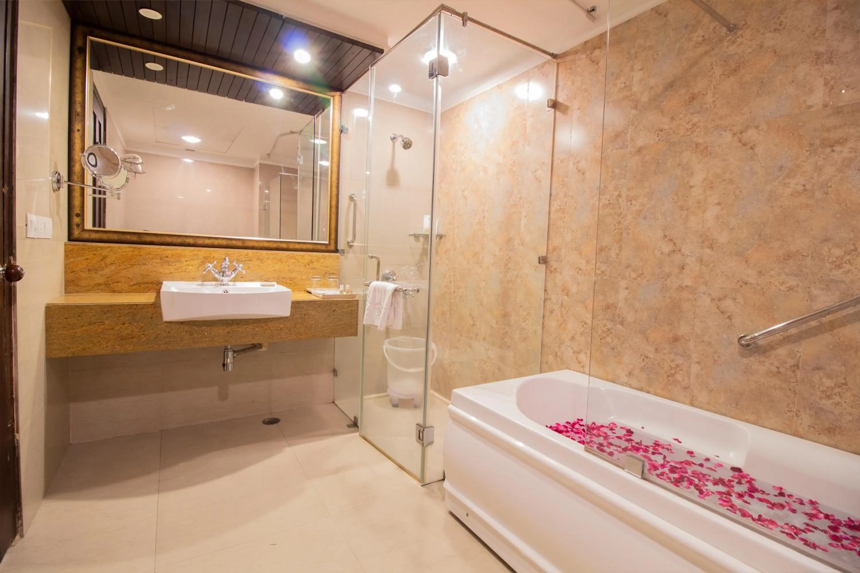 Bathroom in Rock Manali by Vivaan