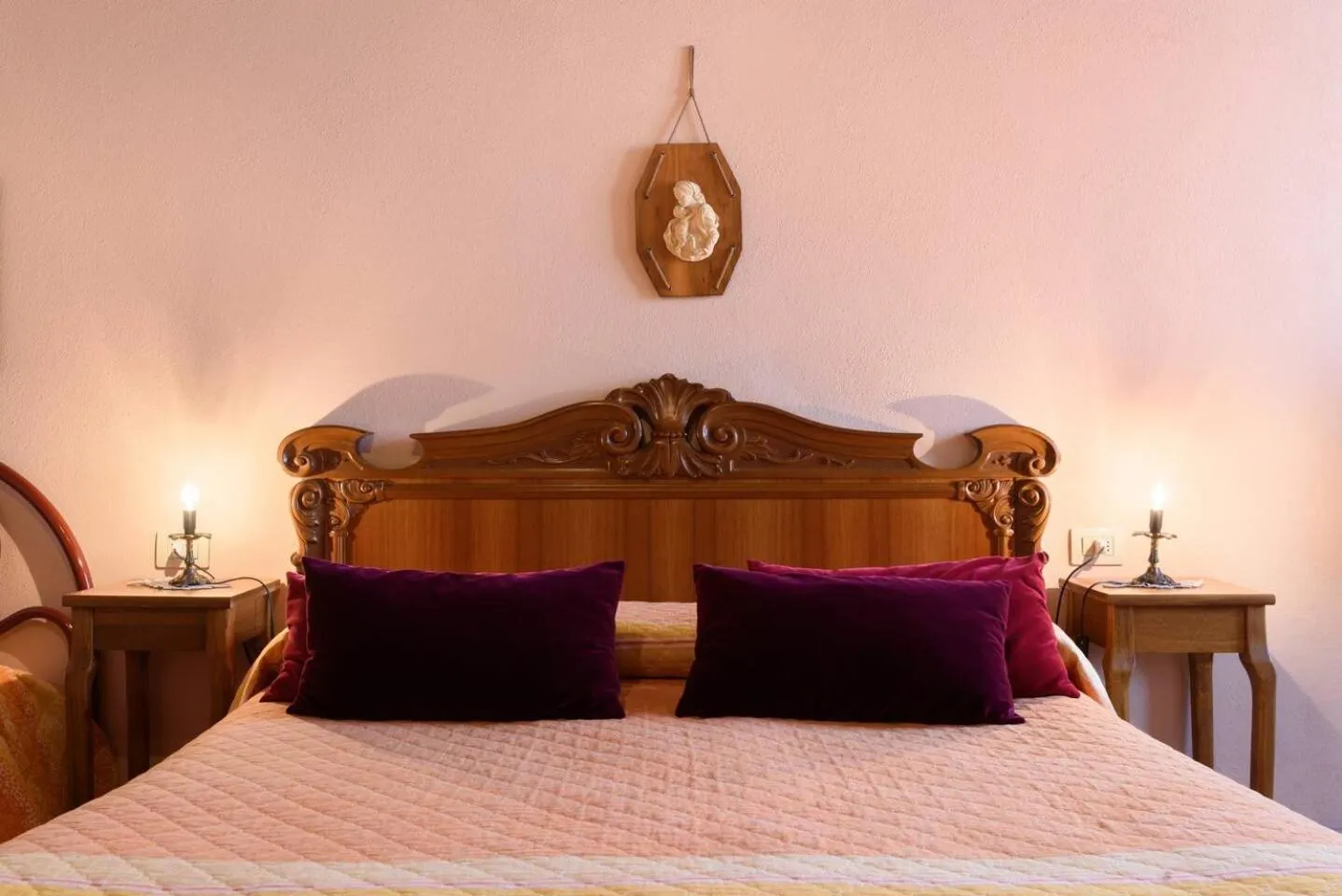 Bedroom, Bed in ROSSELLINO®