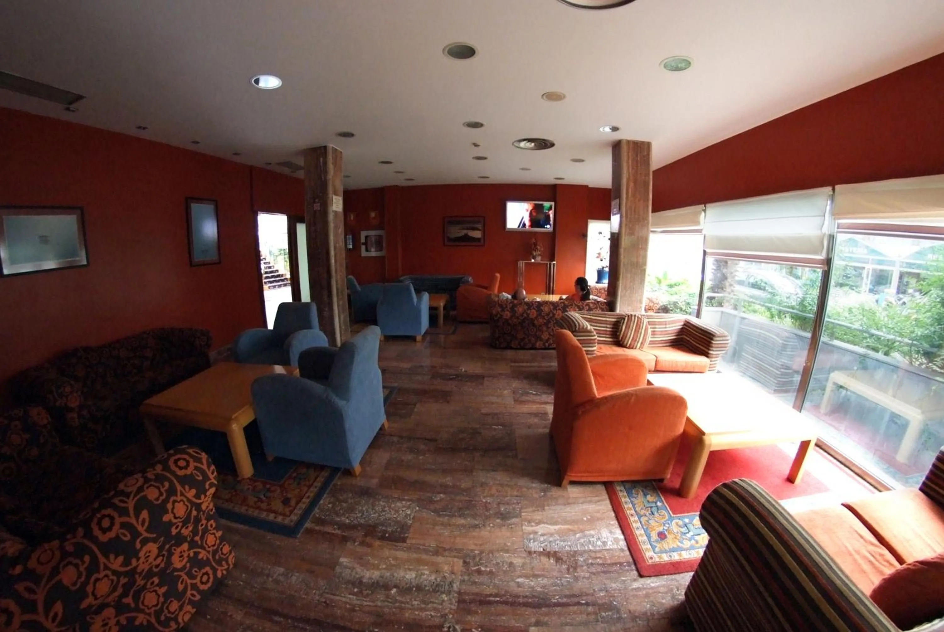 Communal lounge/ TV room in Hotel Estrella Norte