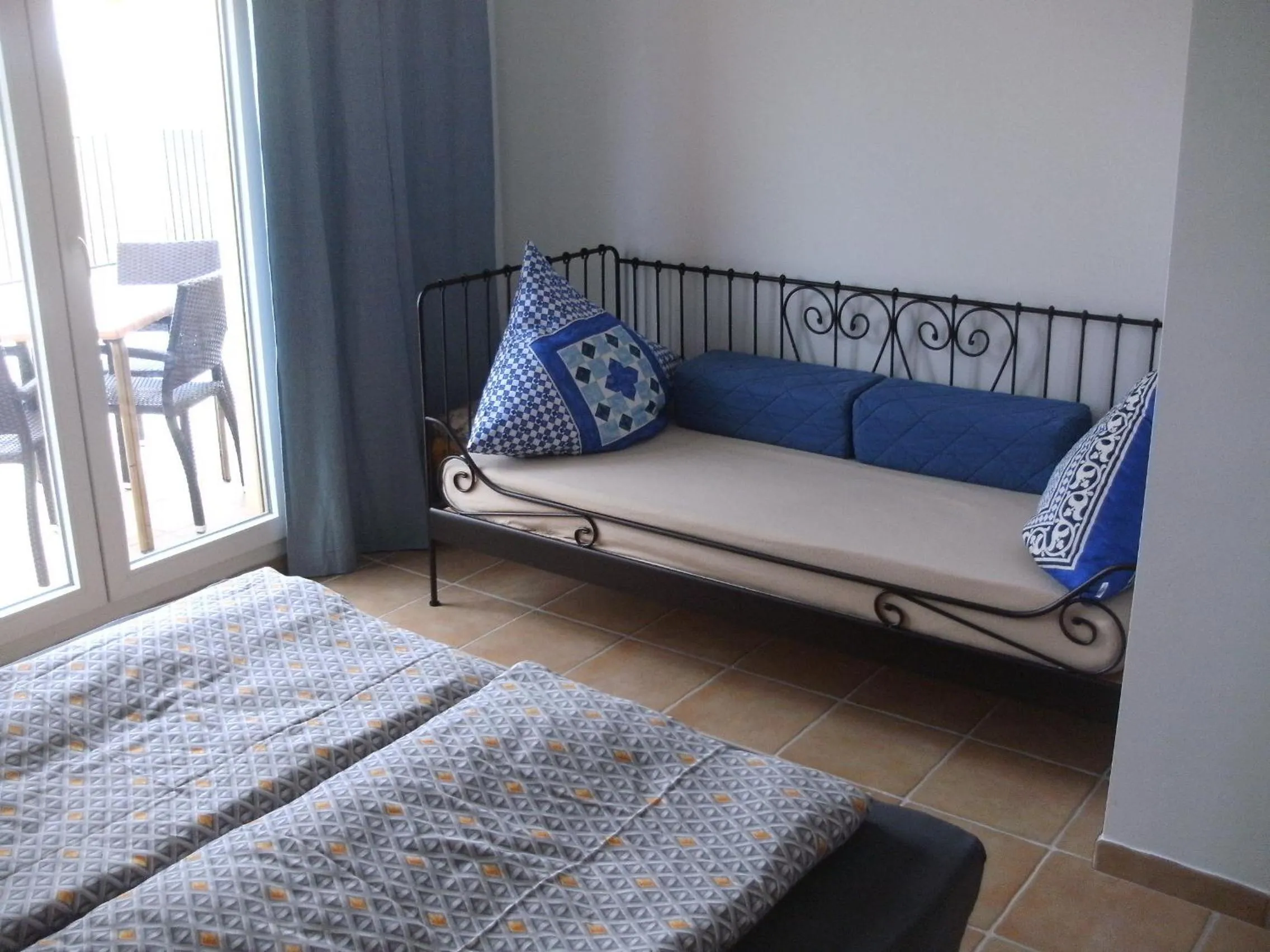 Photo of the whole room, Bed in Hostal Moratinos