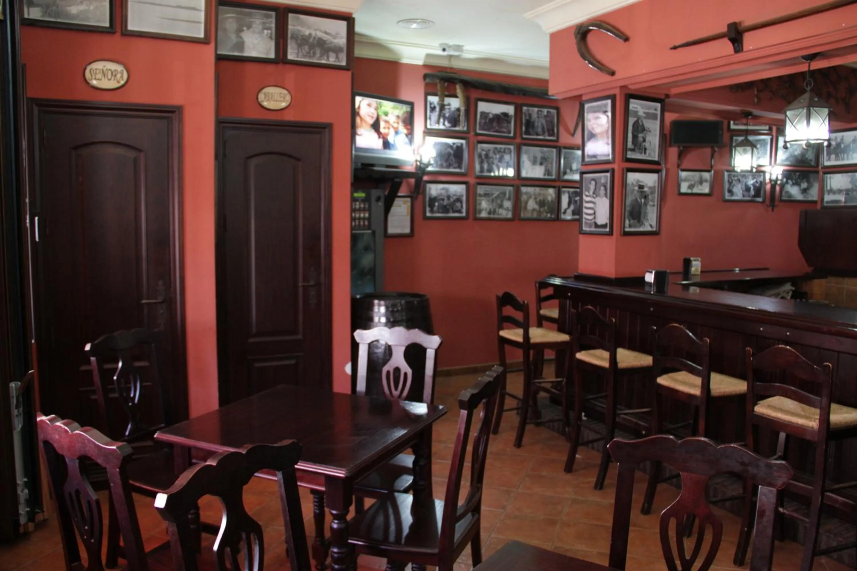 Lounge or bar in Hostal Pechi