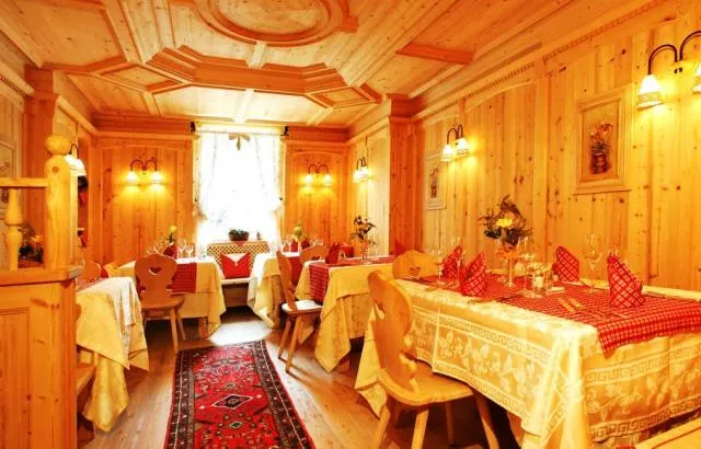 Restaurant/places to eat in Hotel Corona Krone