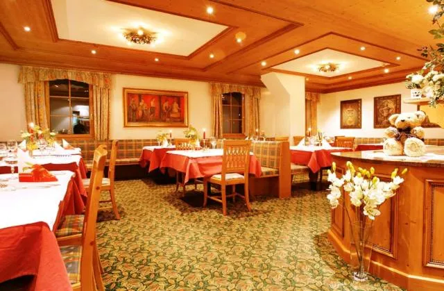 Restaurant/places to eat in Hotel Corona Krone