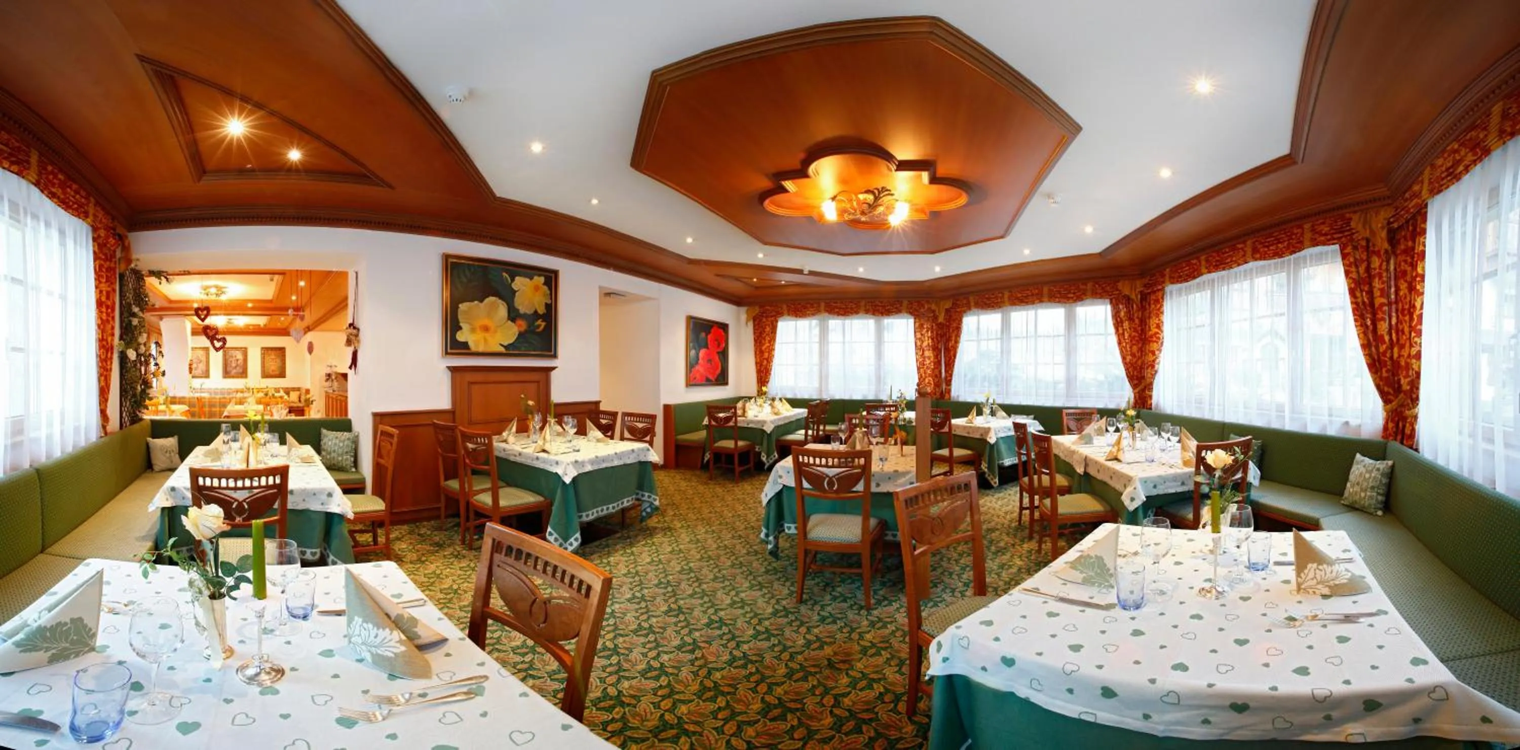 Restaurant/places to eat in Hotel Corona Krone