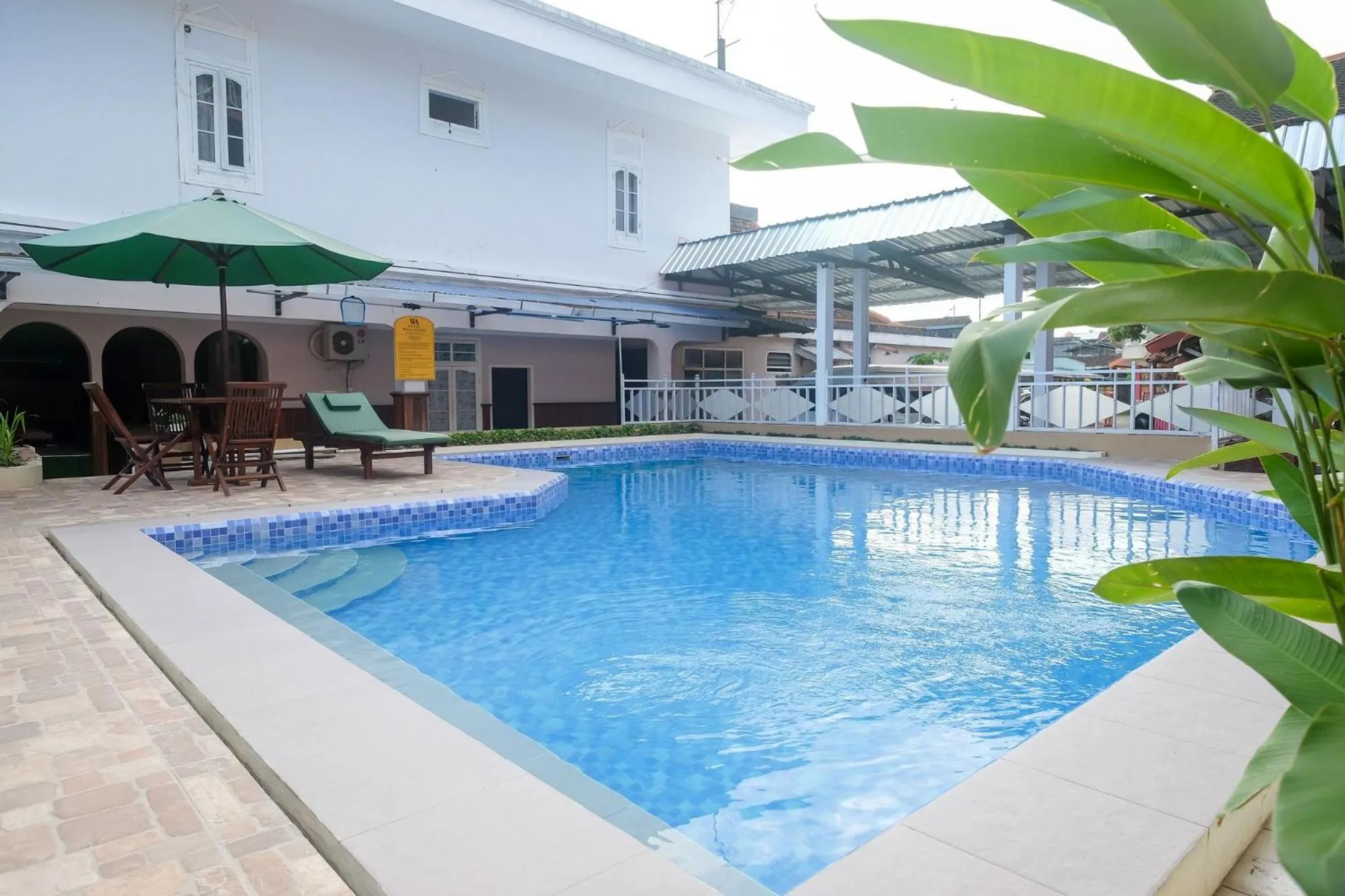 Pool view in RedDoorz @ Mantrijeron 2