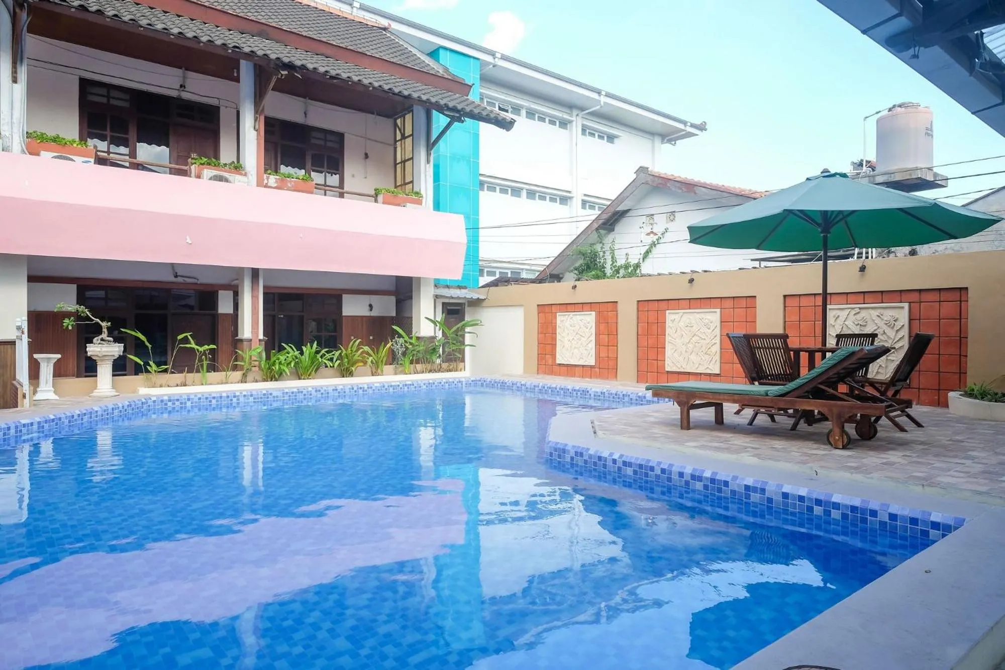 Pool view in RedDoorz @ Mantrijeron 2