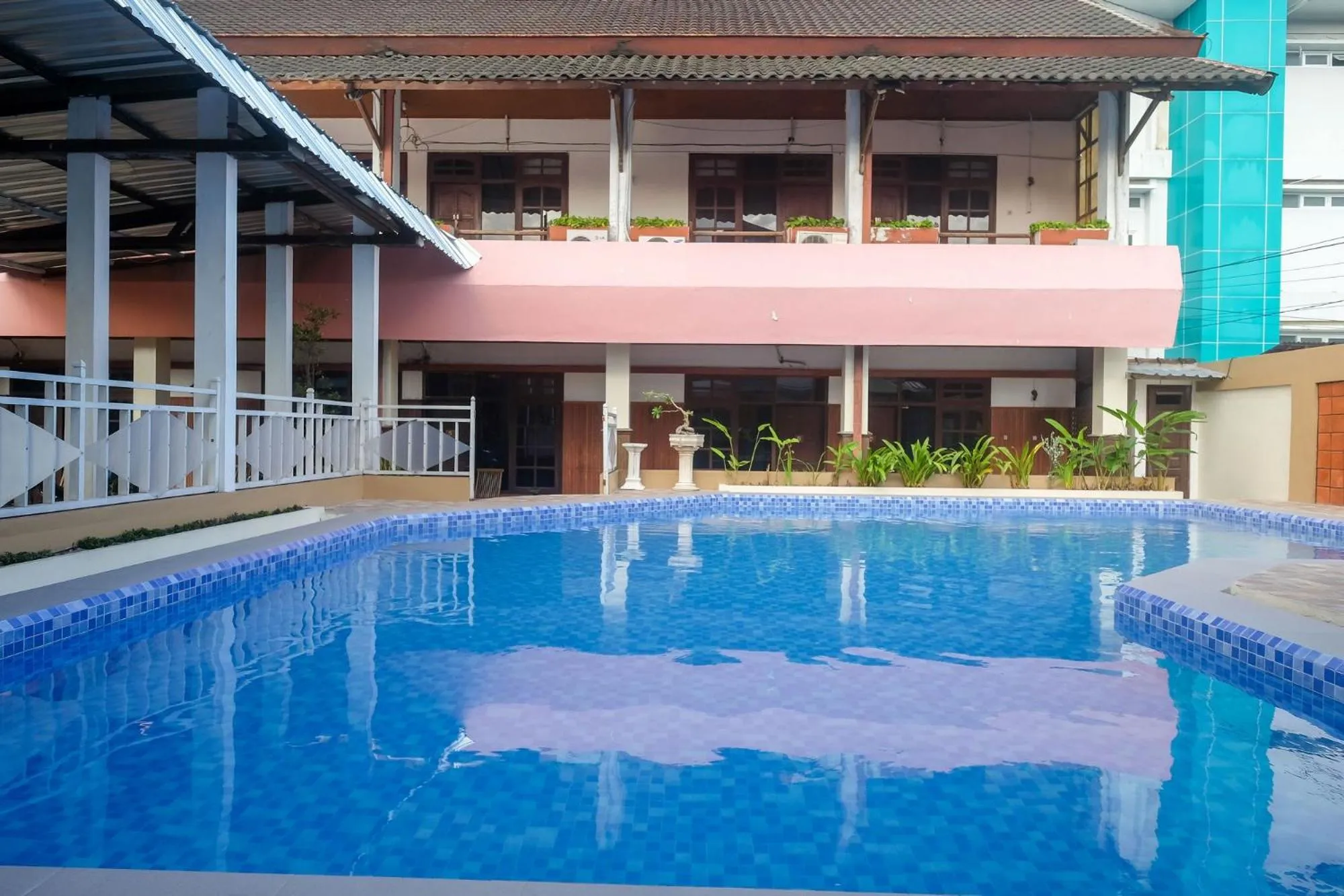 Pool view in RedDoorz @ Mantrijeron 2