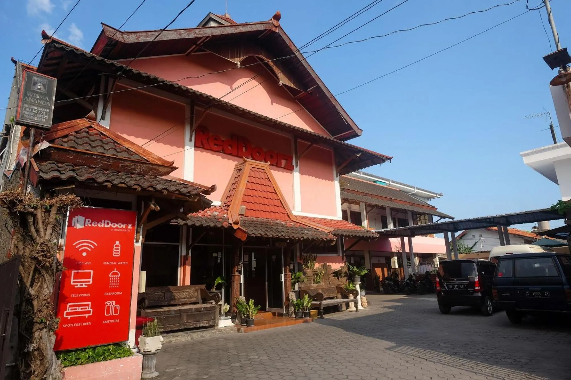 Property building in RedDoorz @ Mantrijeron 2