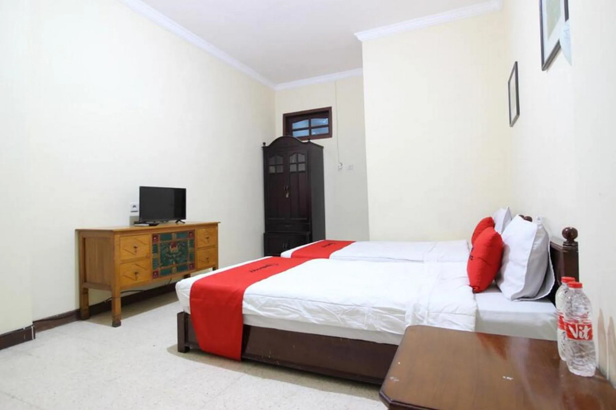 Bed in RedDoorz @ Mantrijeron 2