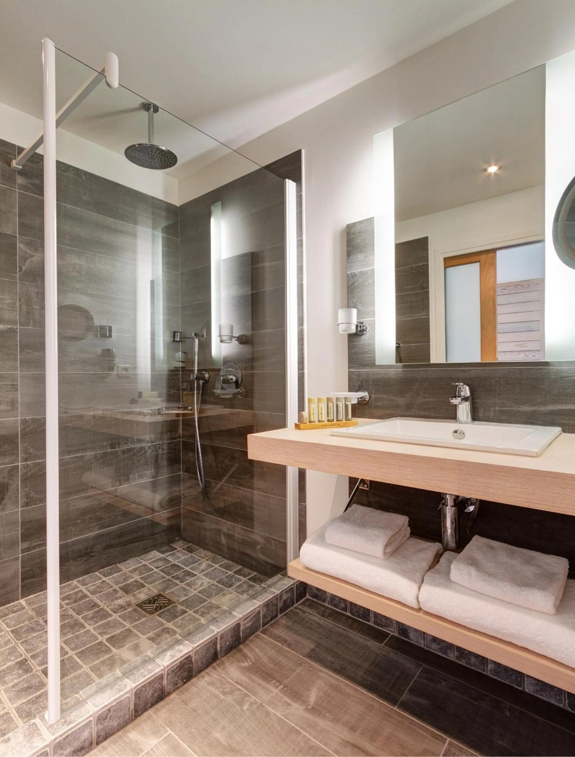 Bathroom in Hotel Carre Noir