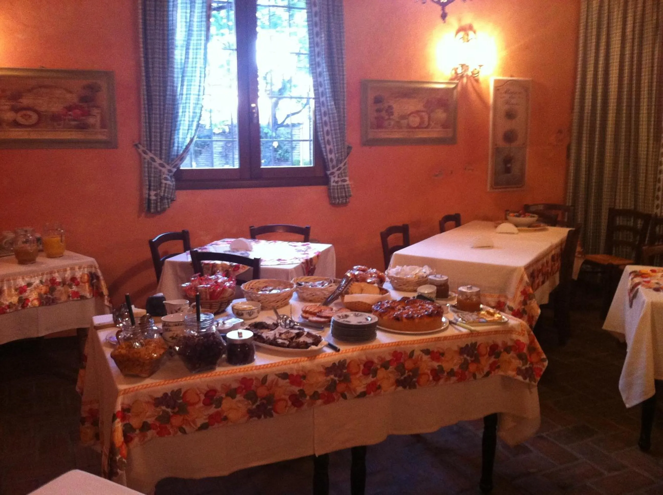 Buffet breakfast in Agriturismo La Cascinetta