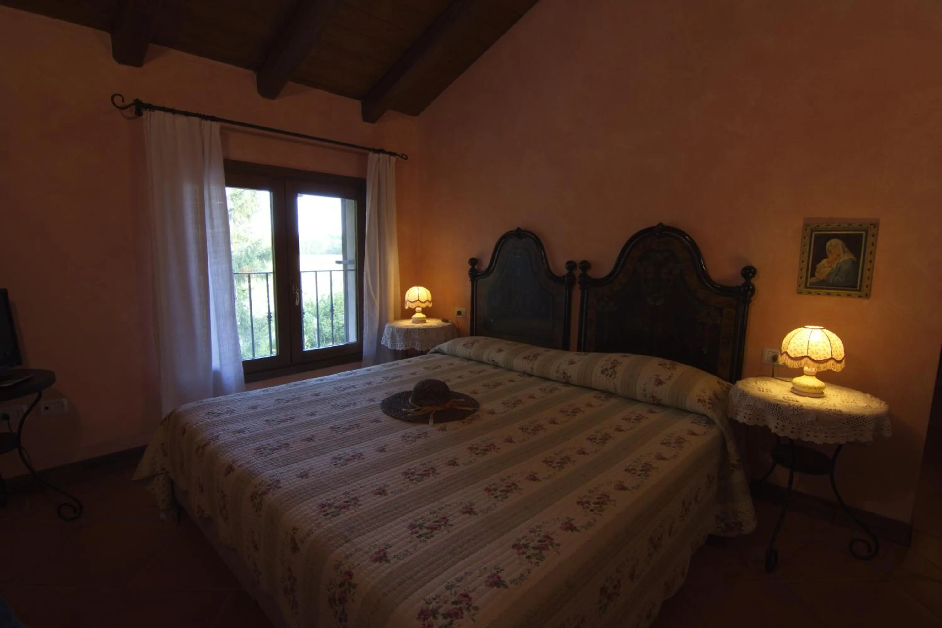 Garden view, Bed in Agriturismo La Cascinetta