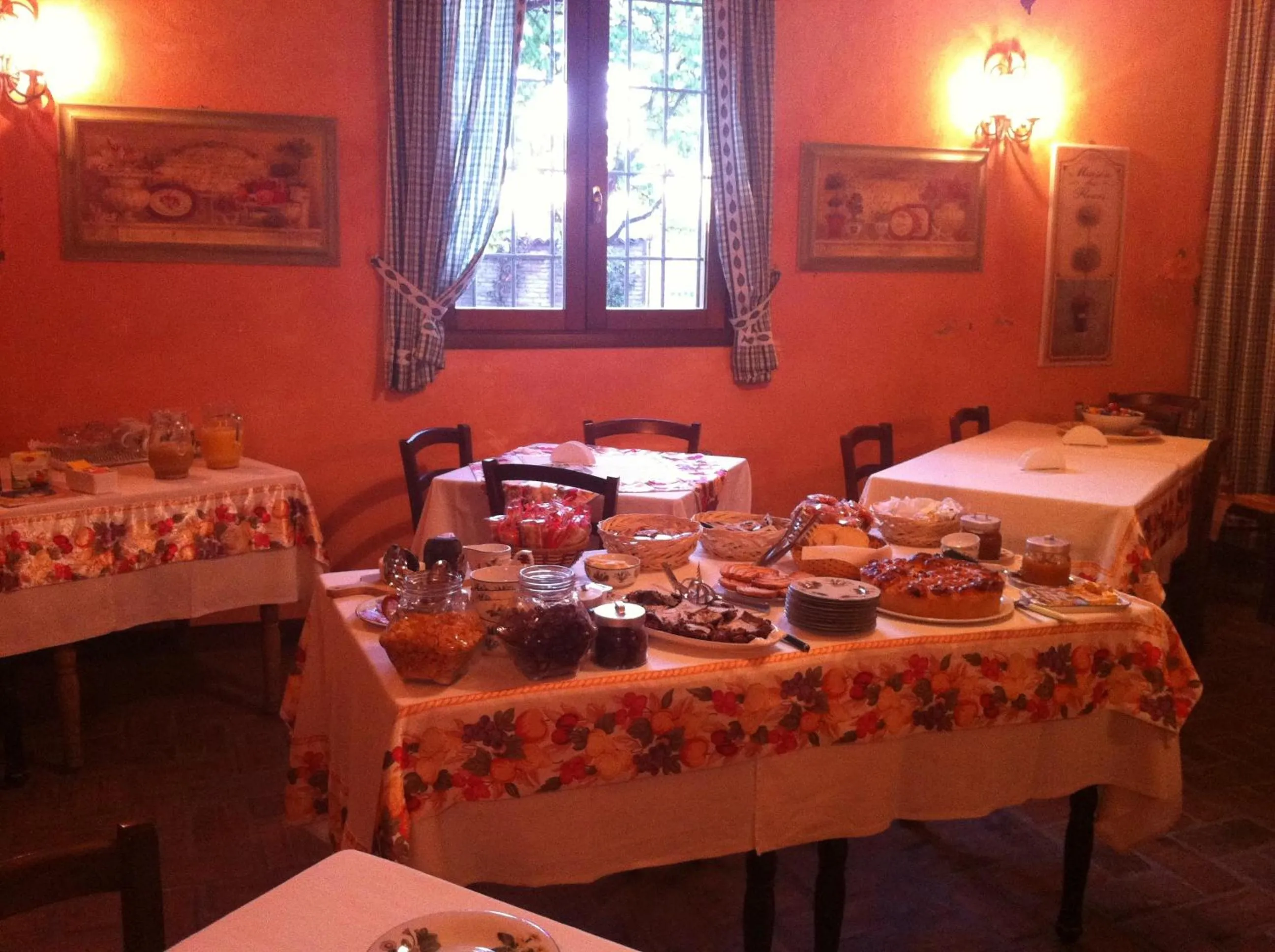 Buffet breakfast in Agriturismo La Cascinetta