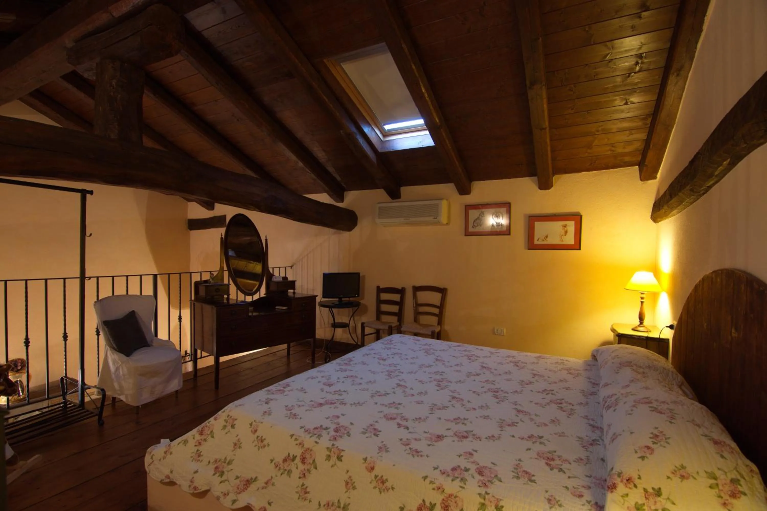 Bedroom, Bed in Agriturismo La Cascinetta