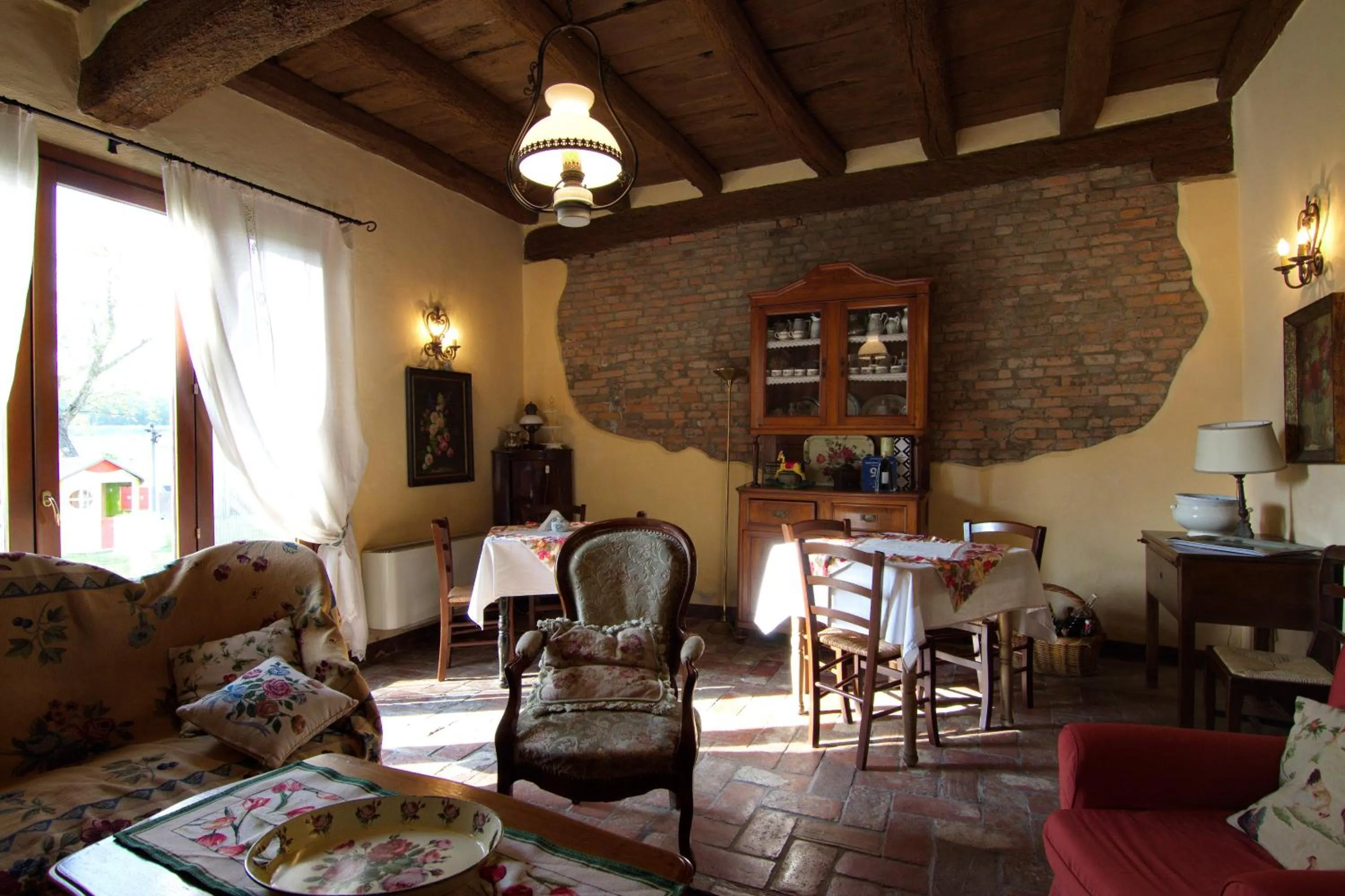 Communal lounge/ TV room in Agriturismo La Cascinetta