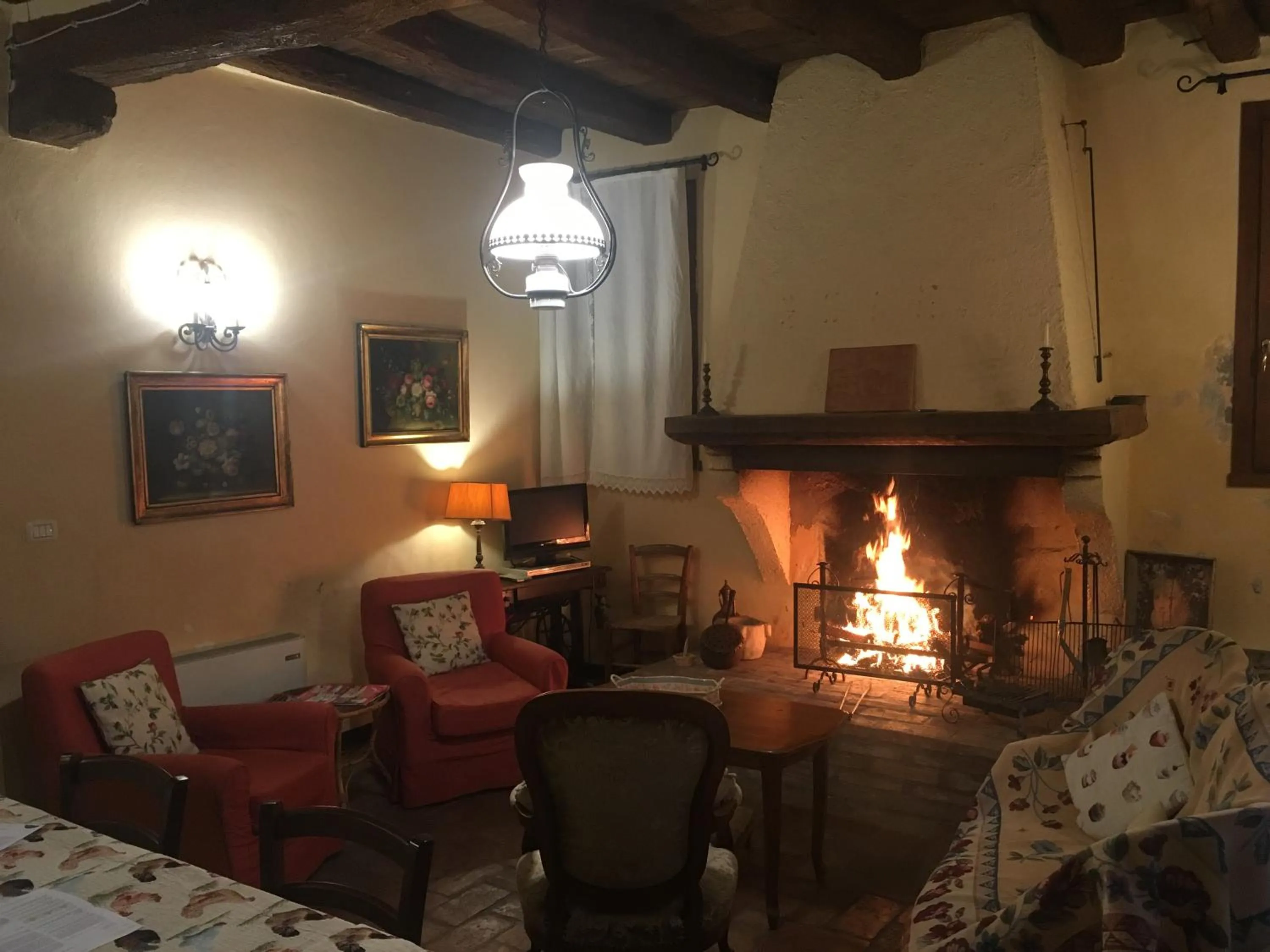 Communal lounge/ TV room in Agriturismo La Cascinetta