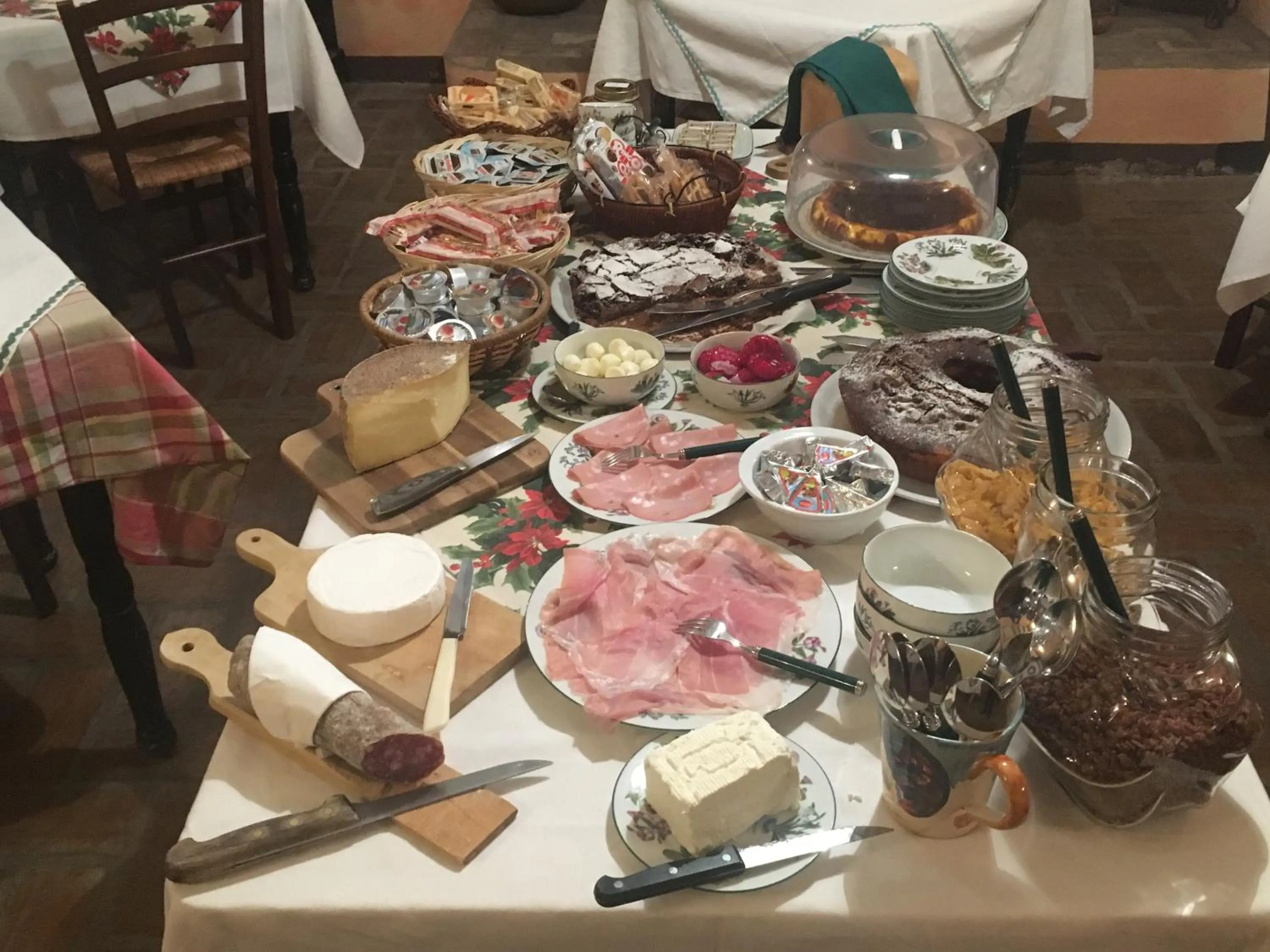 Buffet breakfast in Agriturismo La Cascinetta