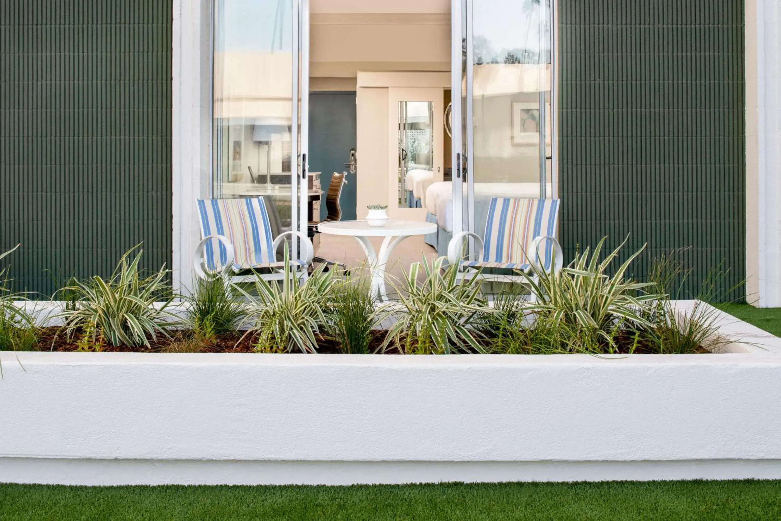 Standard Double Room with Two Double Beds in The Beverly Hilton Standard Double Room with Two Double Beds in The Beverly Hilton