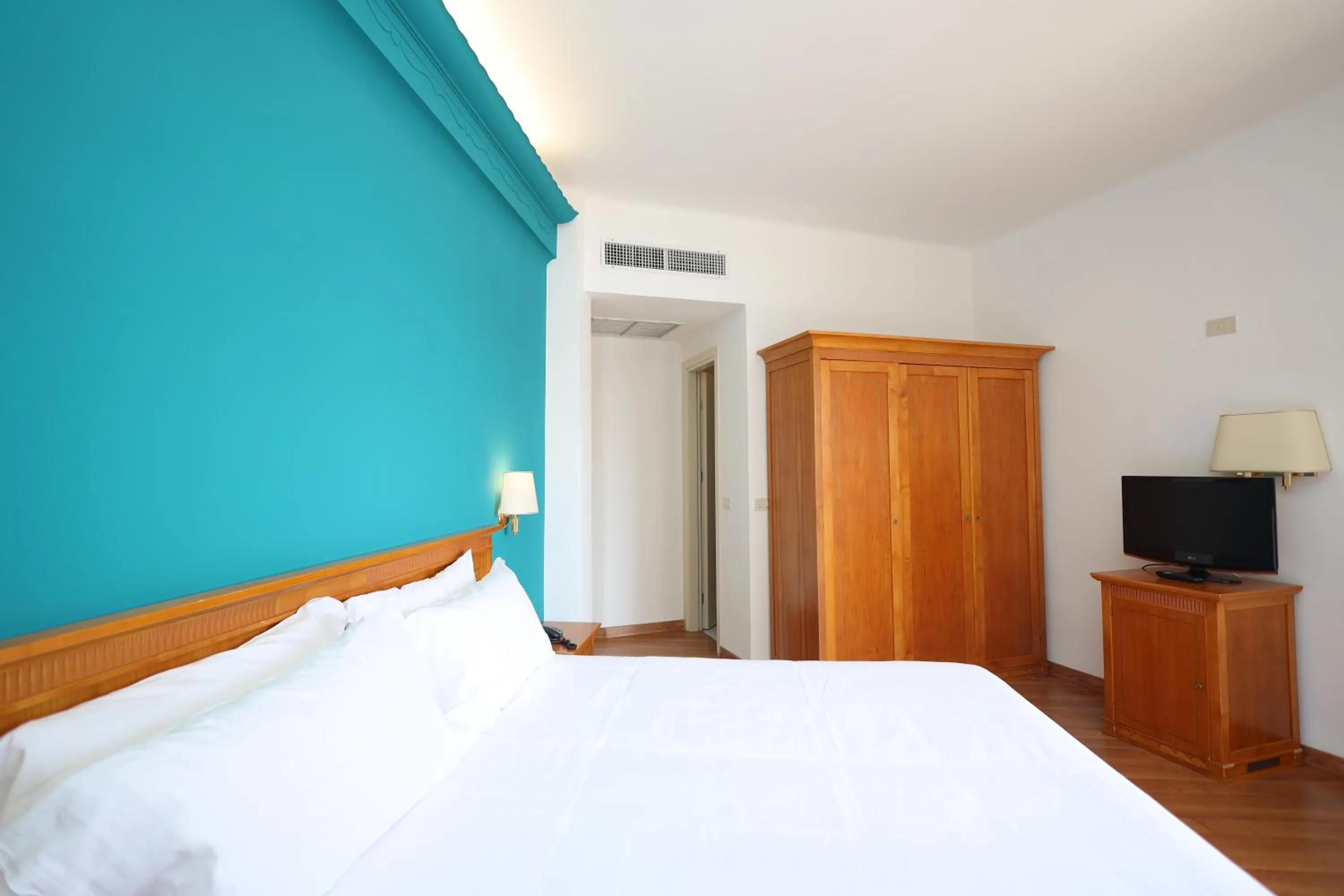 Communal lounge/ TV room, Bed in LVG Hotel Collection - Majestic