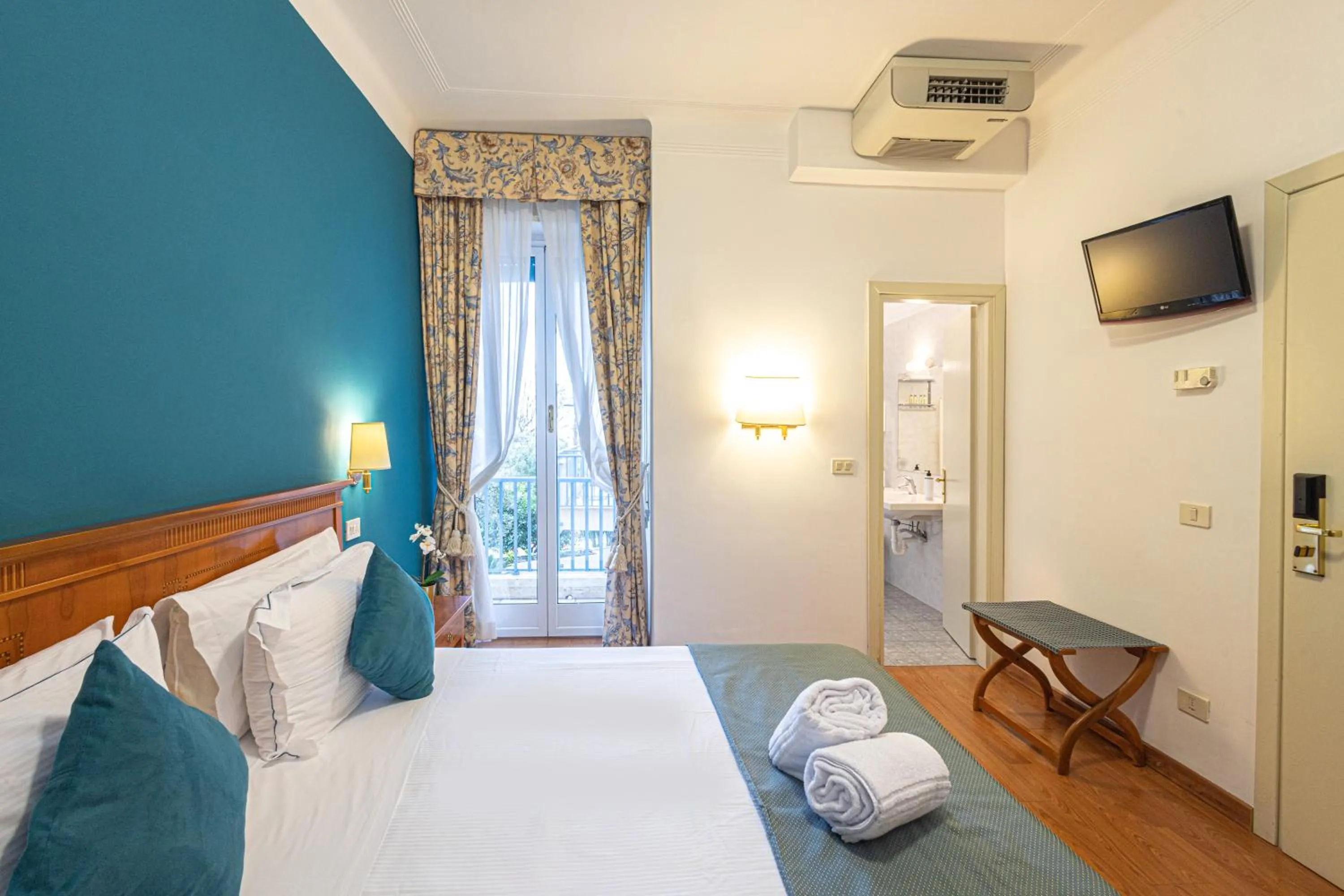 Bed in LVG Hotel Collection - Majestic