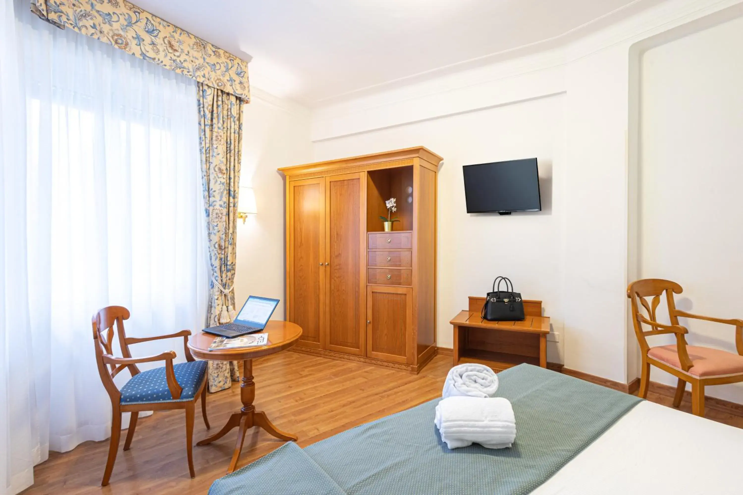 Deluxe Room with Sea View in Hotel Majestic by LVG Hotel Collection Deluxe Room with Sea View in Hotel Majestic by LVG Hotel Collection