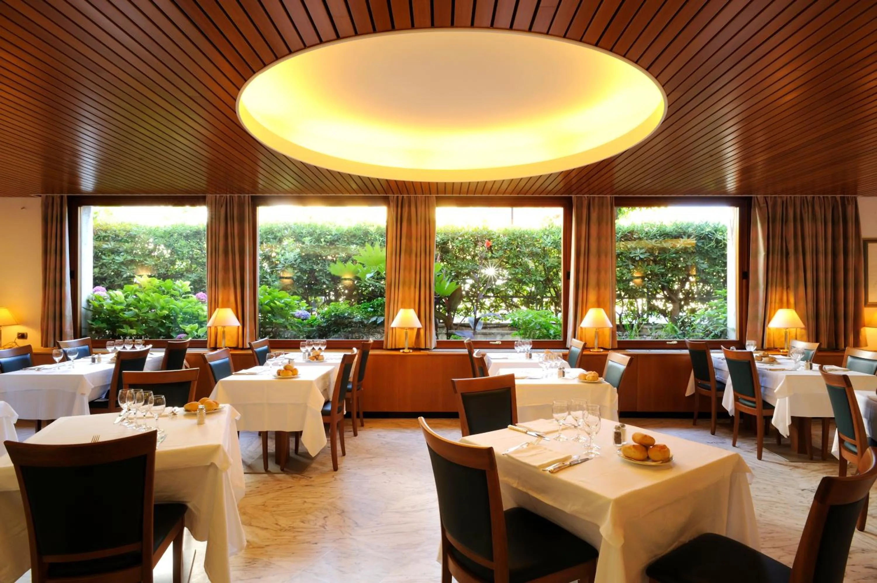 Restaurant/places to eat in LVG Hotel Collection - Majestic