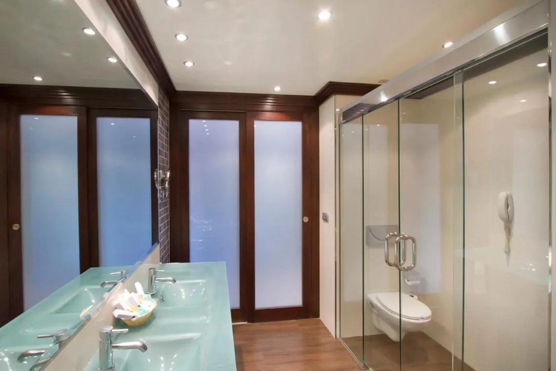 Bathroom in MS Amaragua