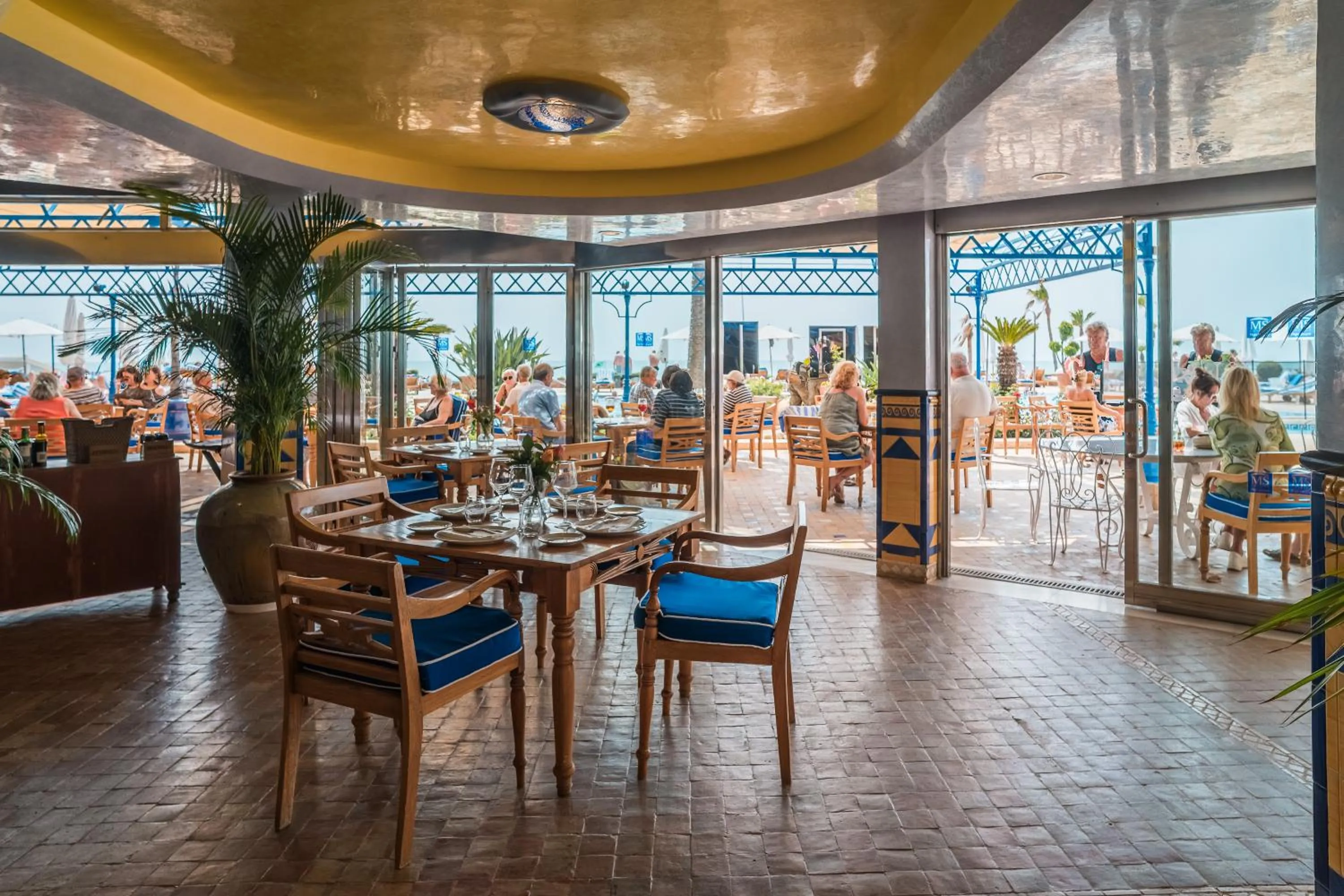 Restaurant/places to eat in MS Amaragua