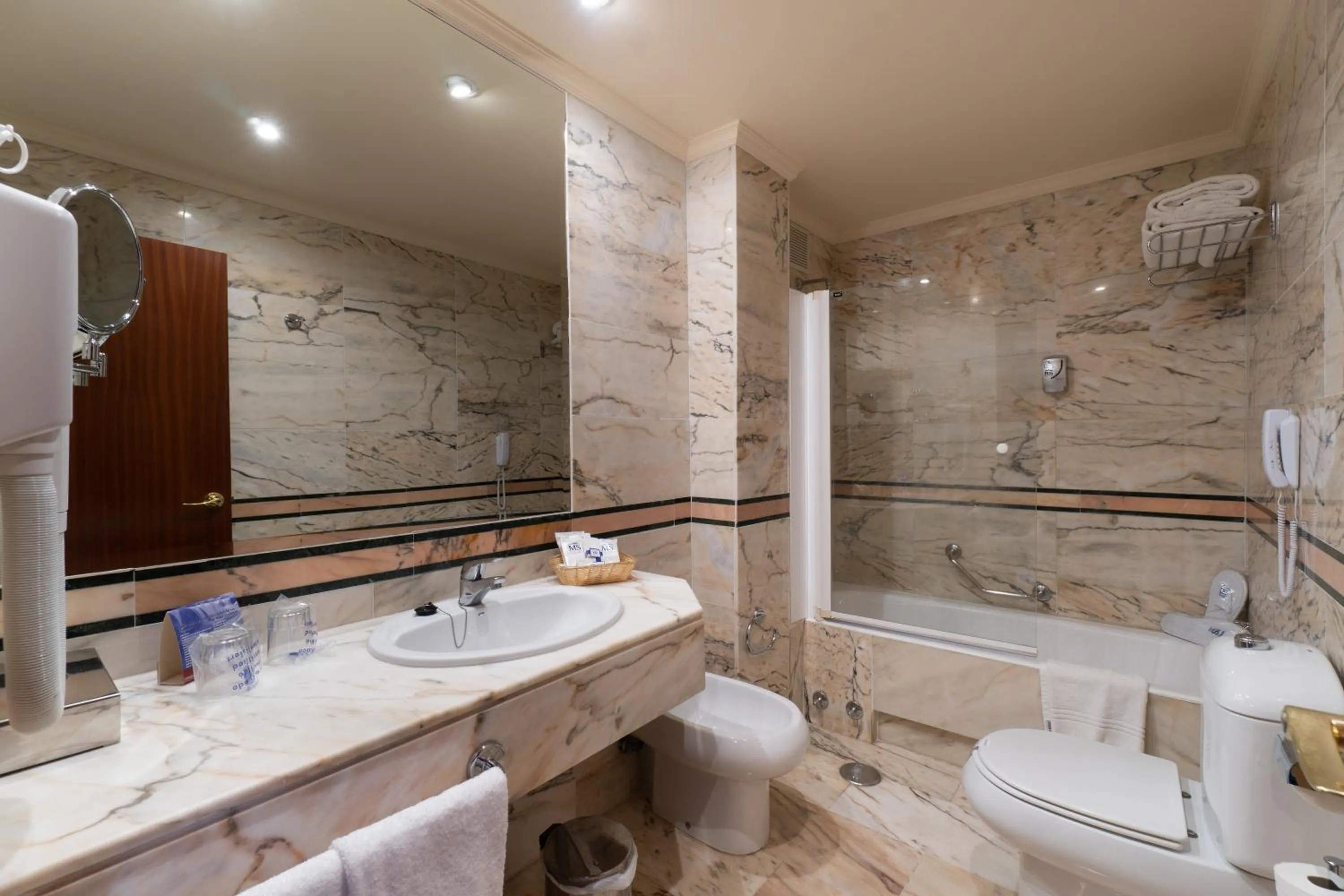 Bathroom in MS Amaragua