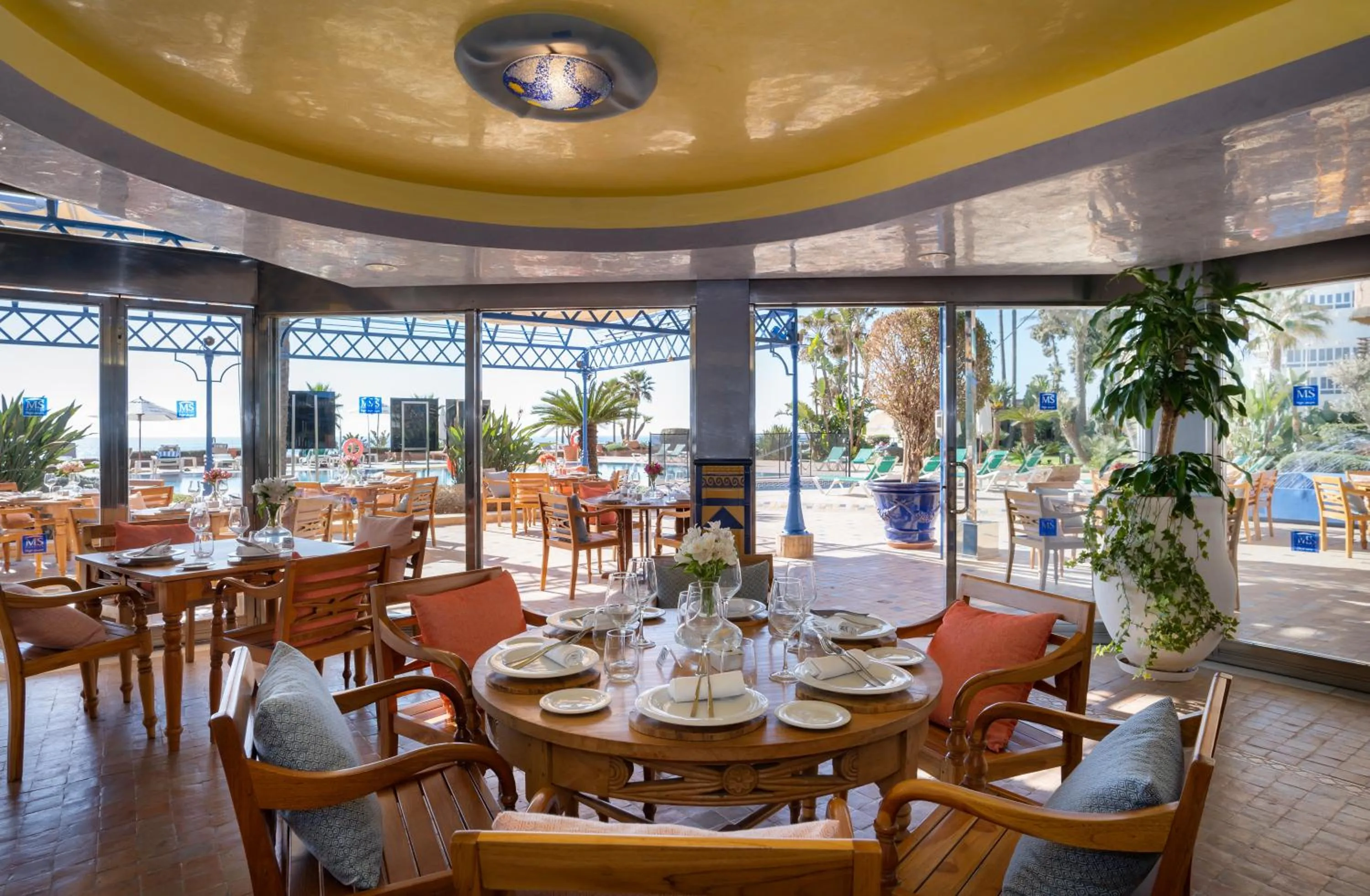 Restaurant/places to eat in MS Amaragua