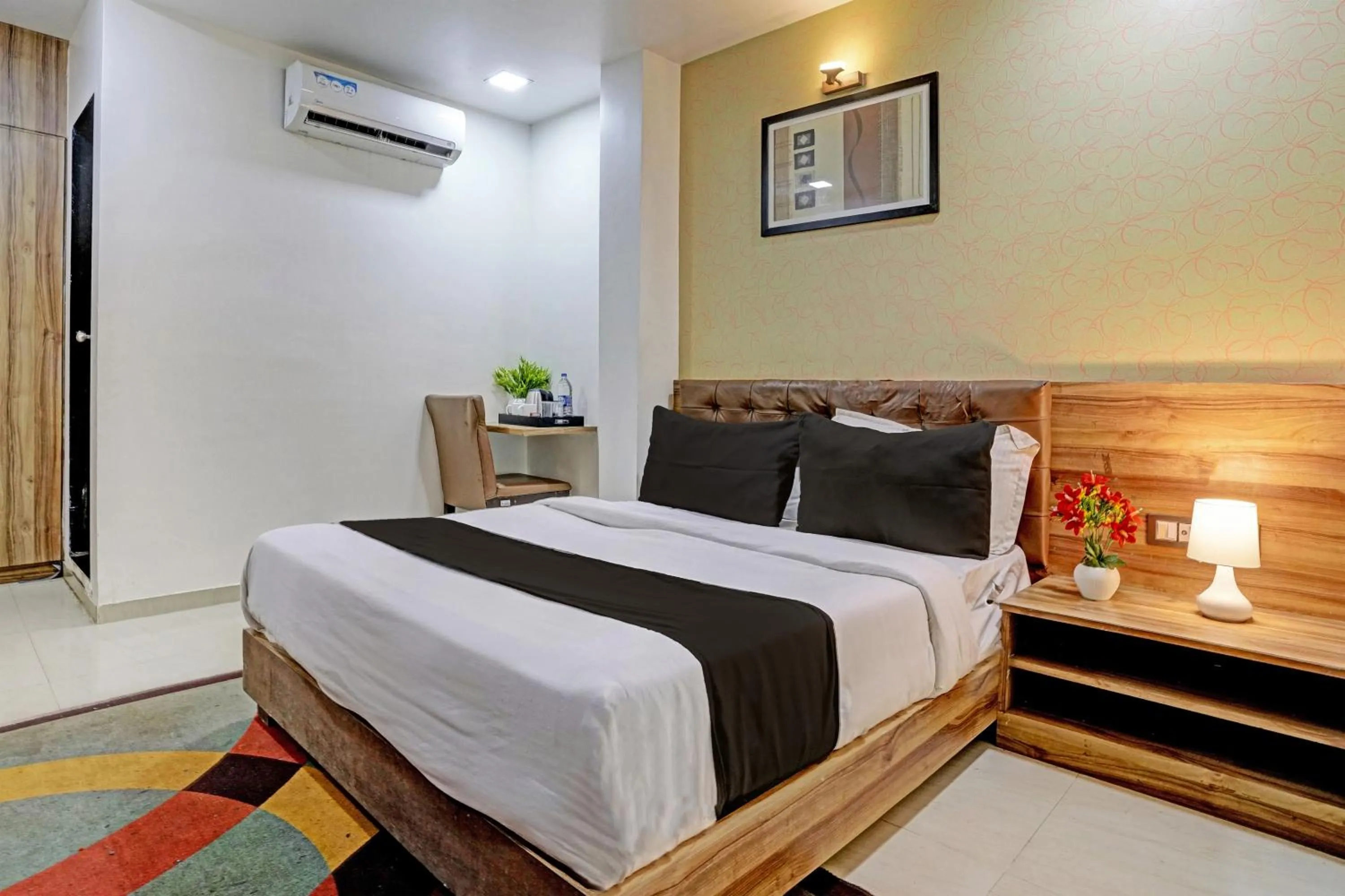 Bedroom, Bed in Hotel O Blue Inn Residence Near R City Mall