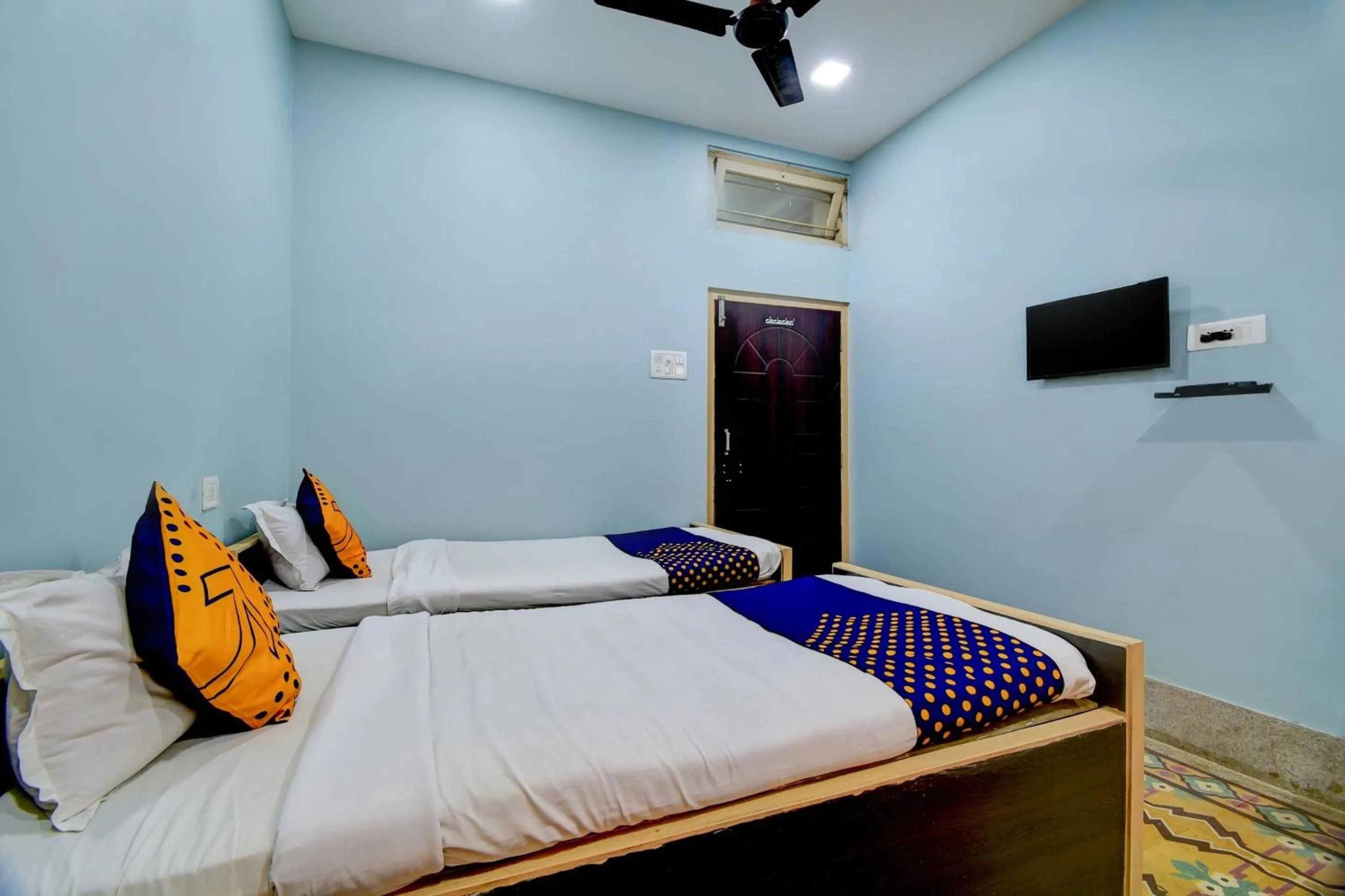 Bedroom, Bed in Hotel O Gajraj