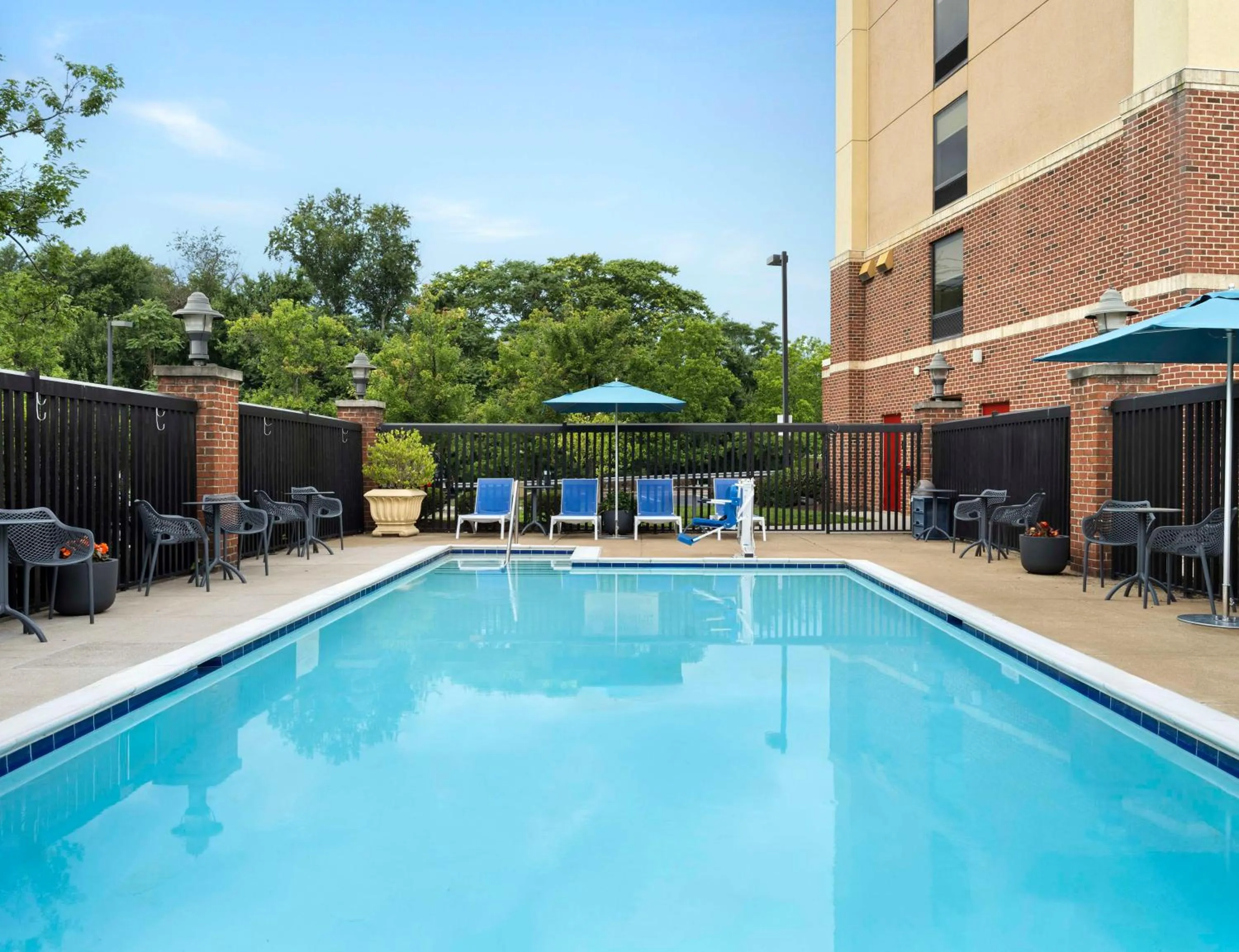Pool view in Hampton Inn & Suites Arundel Mills/Baltimore