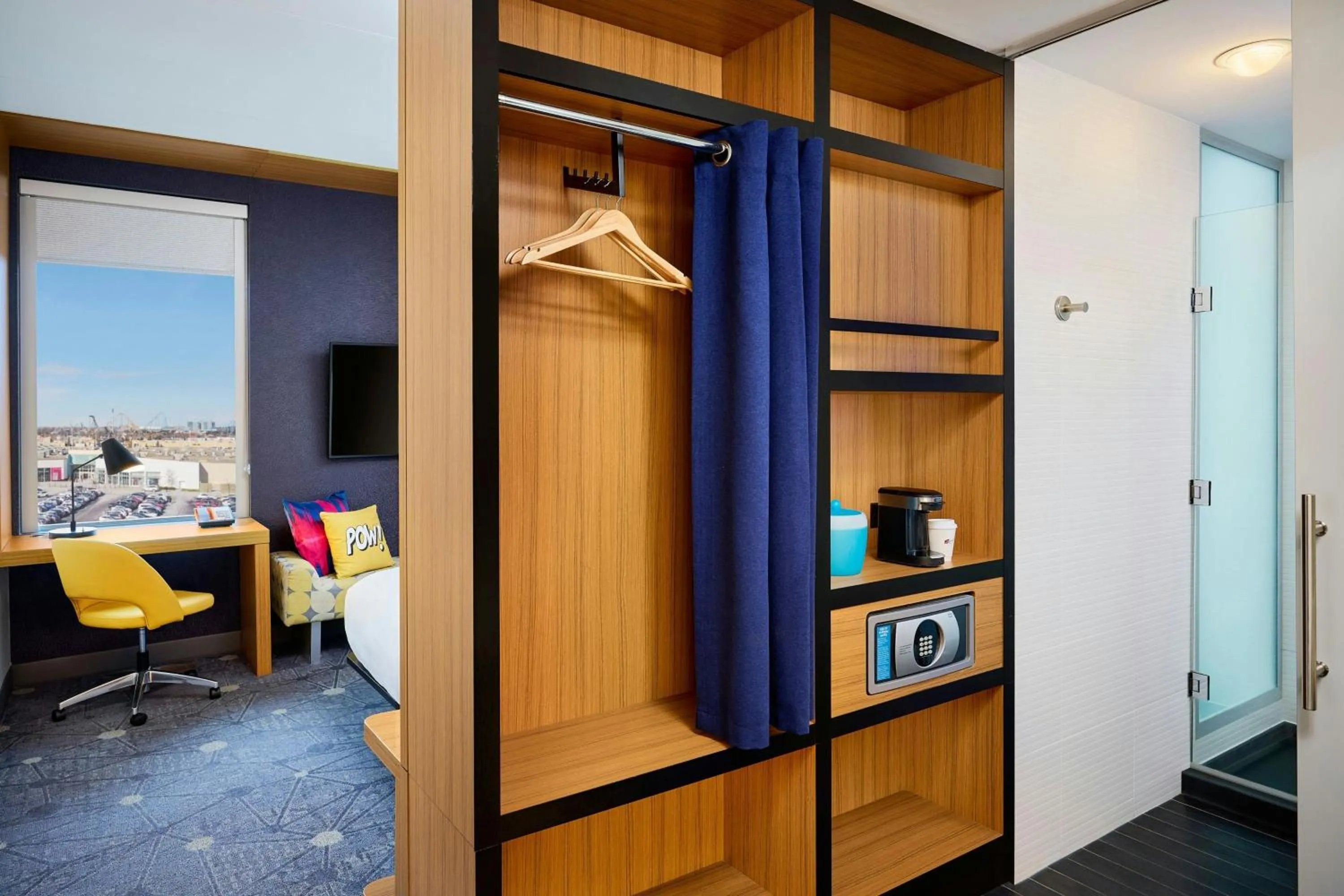 Photo of the whole room in Aloft Vaughan Mills