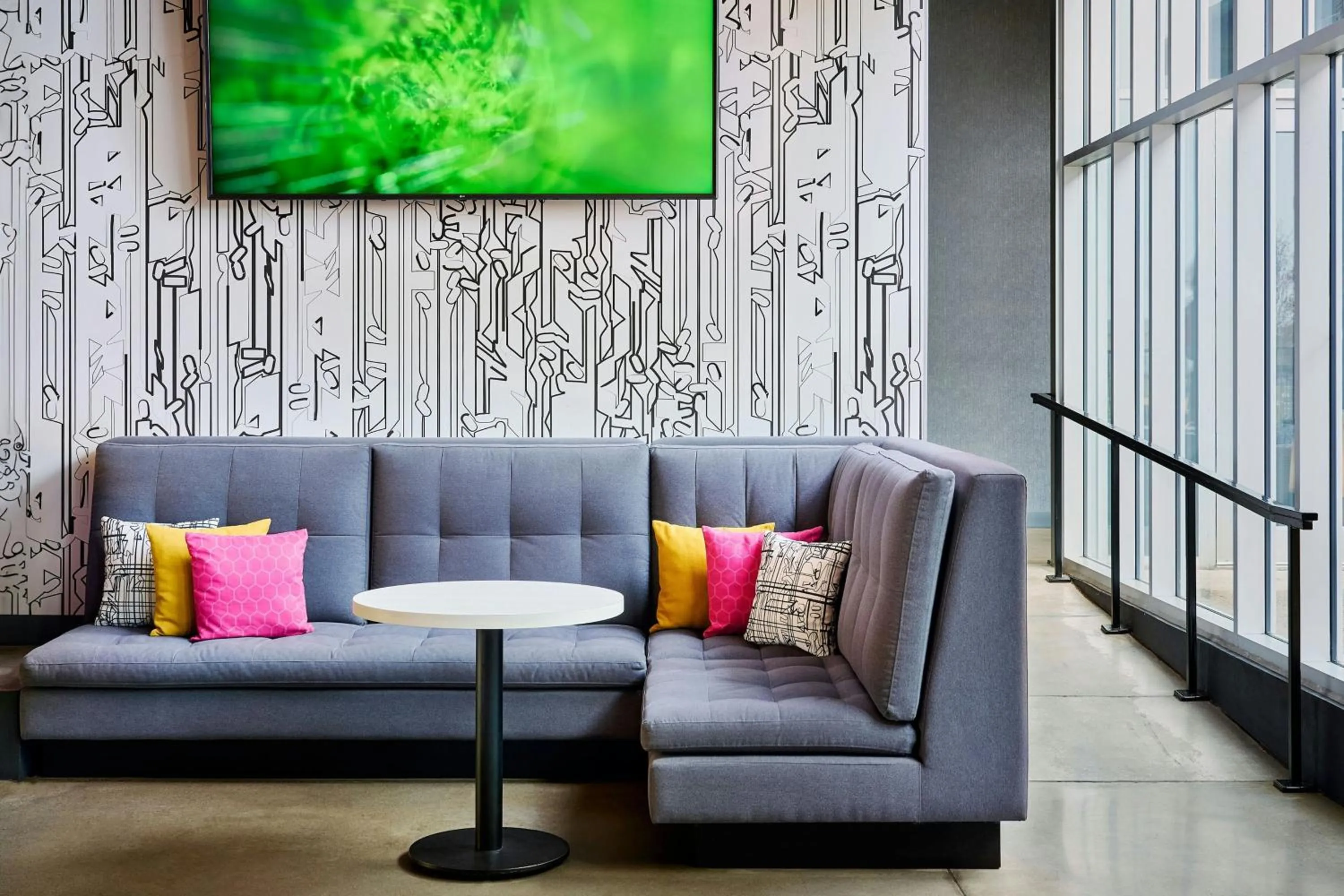 Lounge or bar in Aloft Vaughan Mills