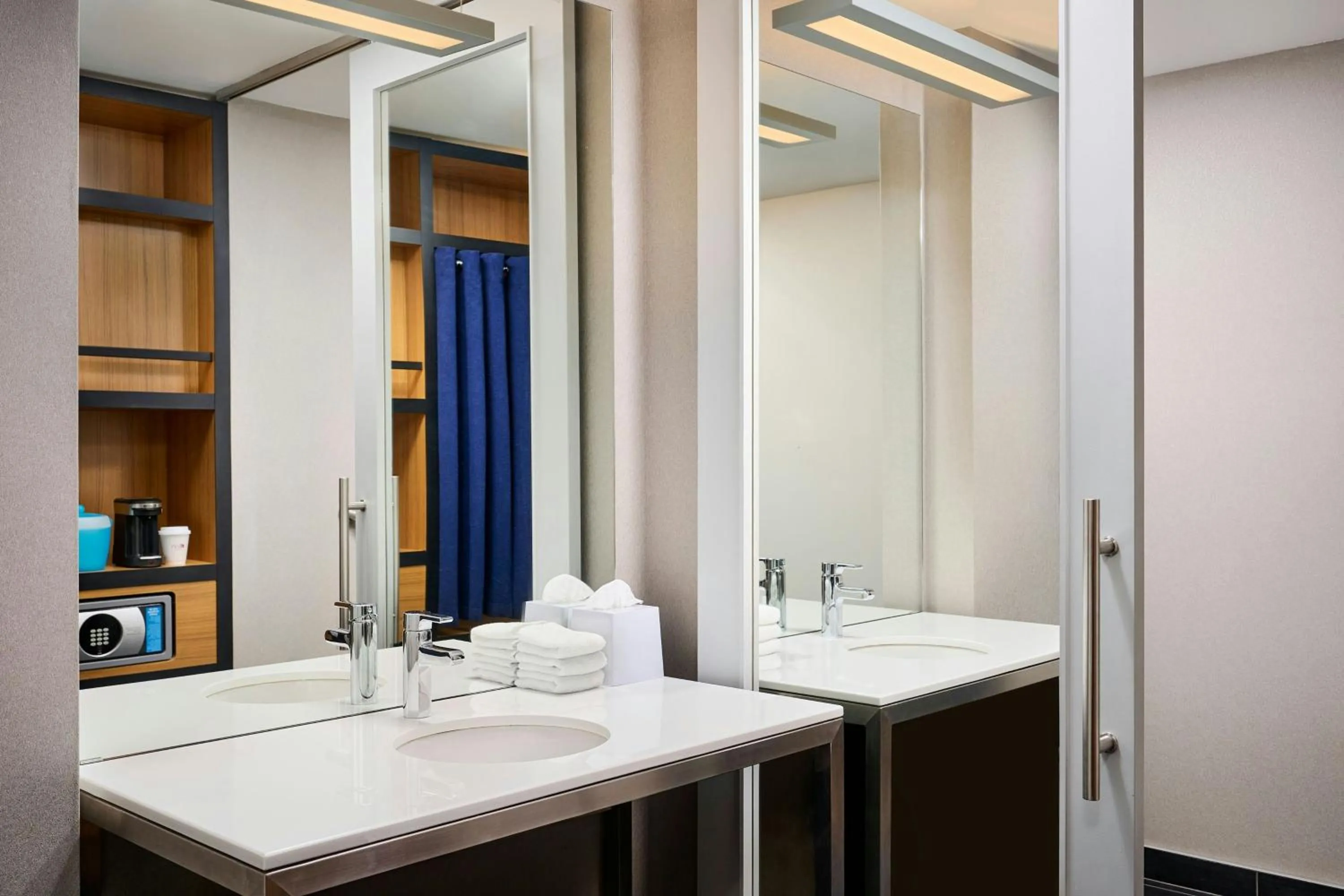 Bathroom in Aloft Vaughan Mills