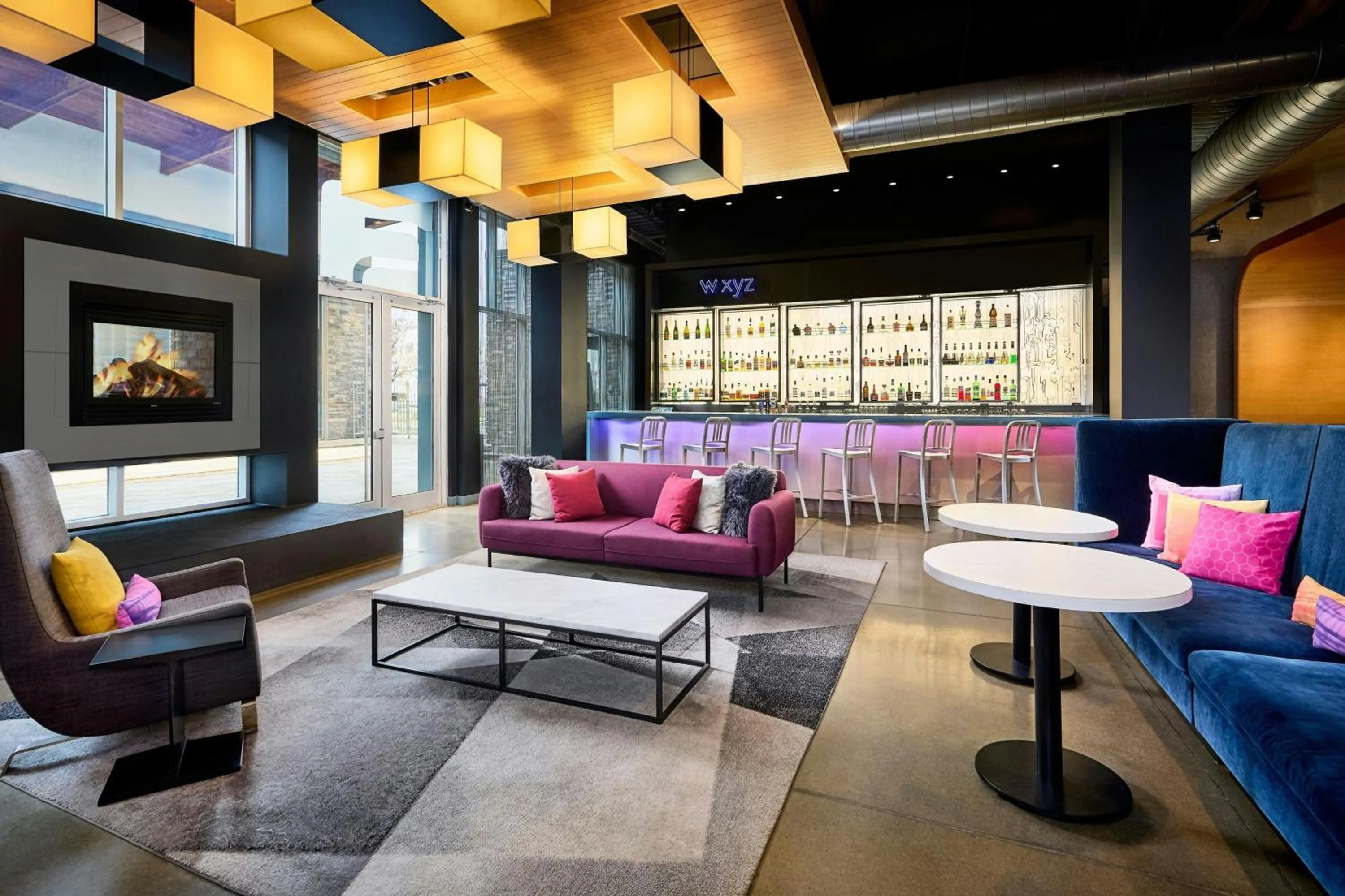 Lounge or bar in Aloft Vaughan Mills
